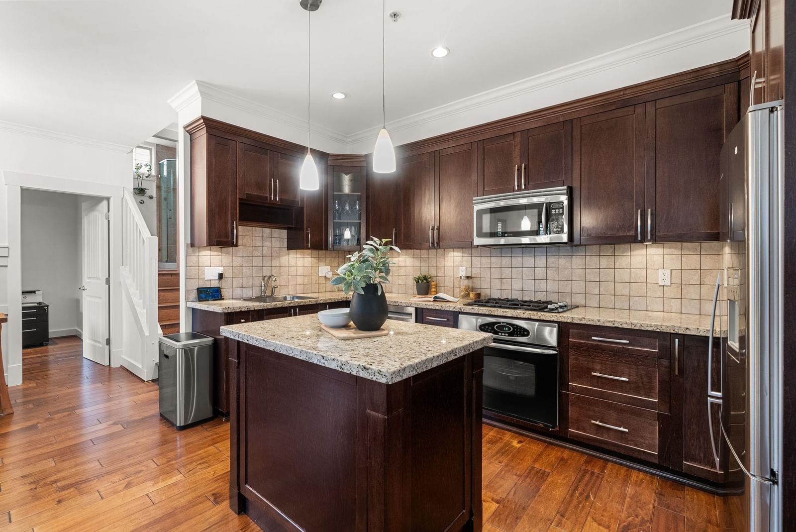 Listing Image 11