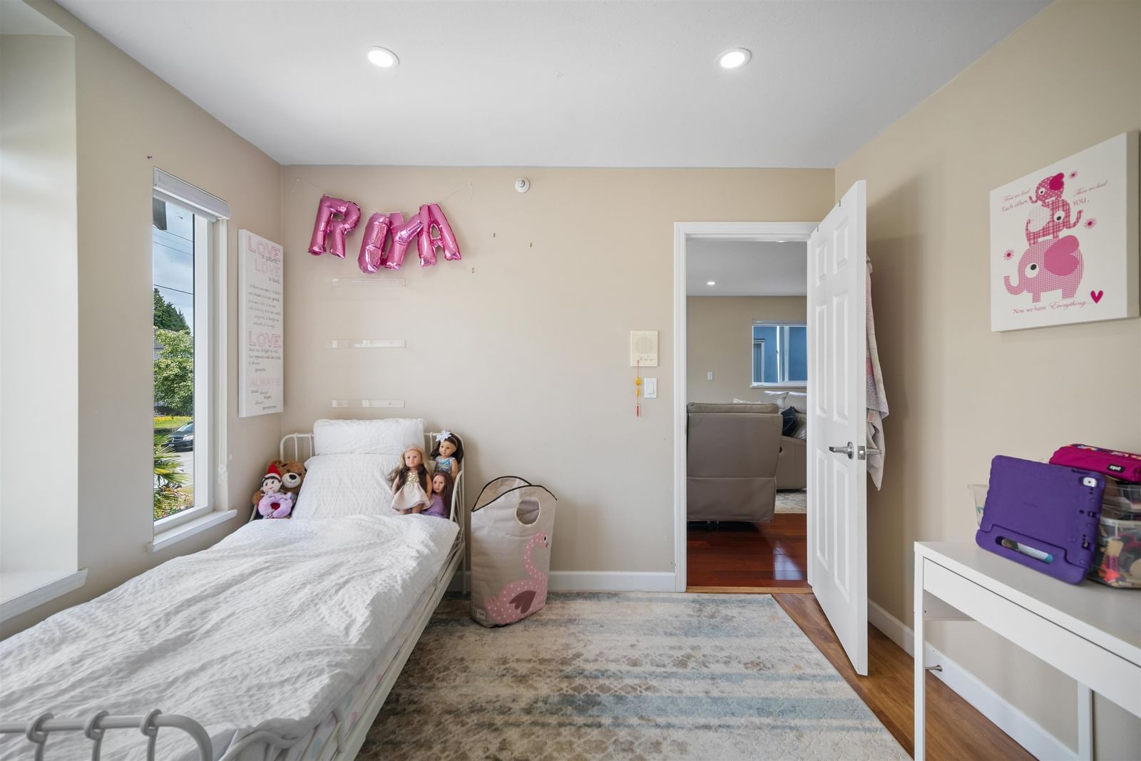 Listing Image 6