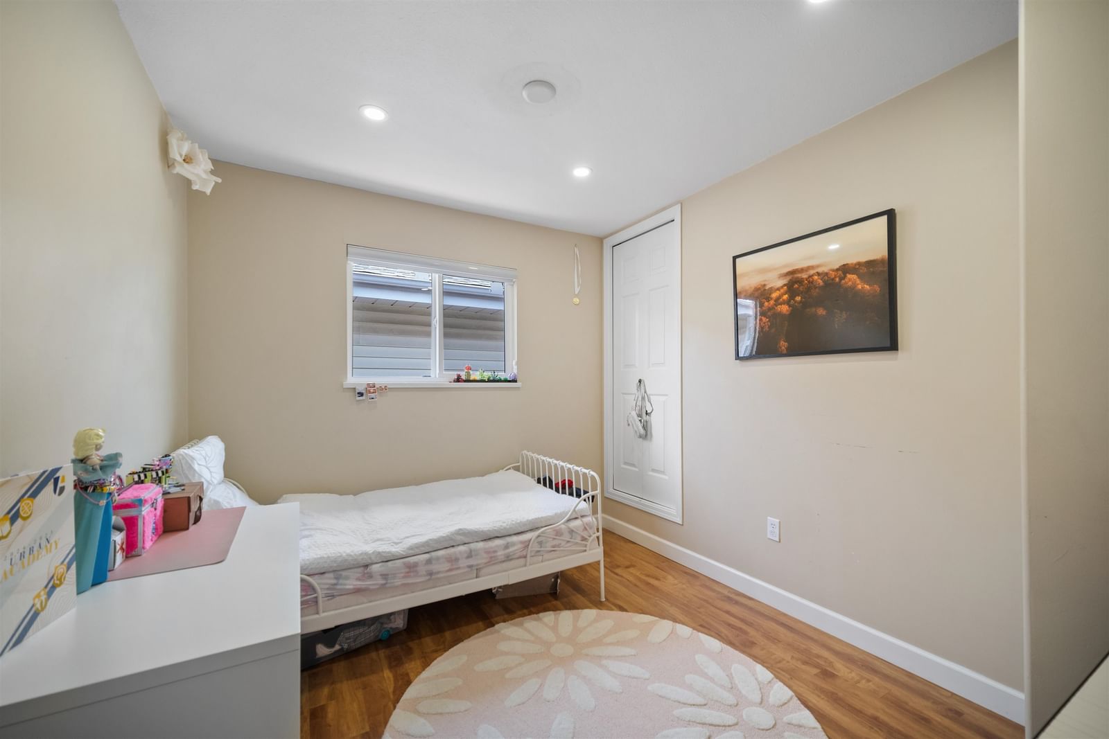 Listing Image 8