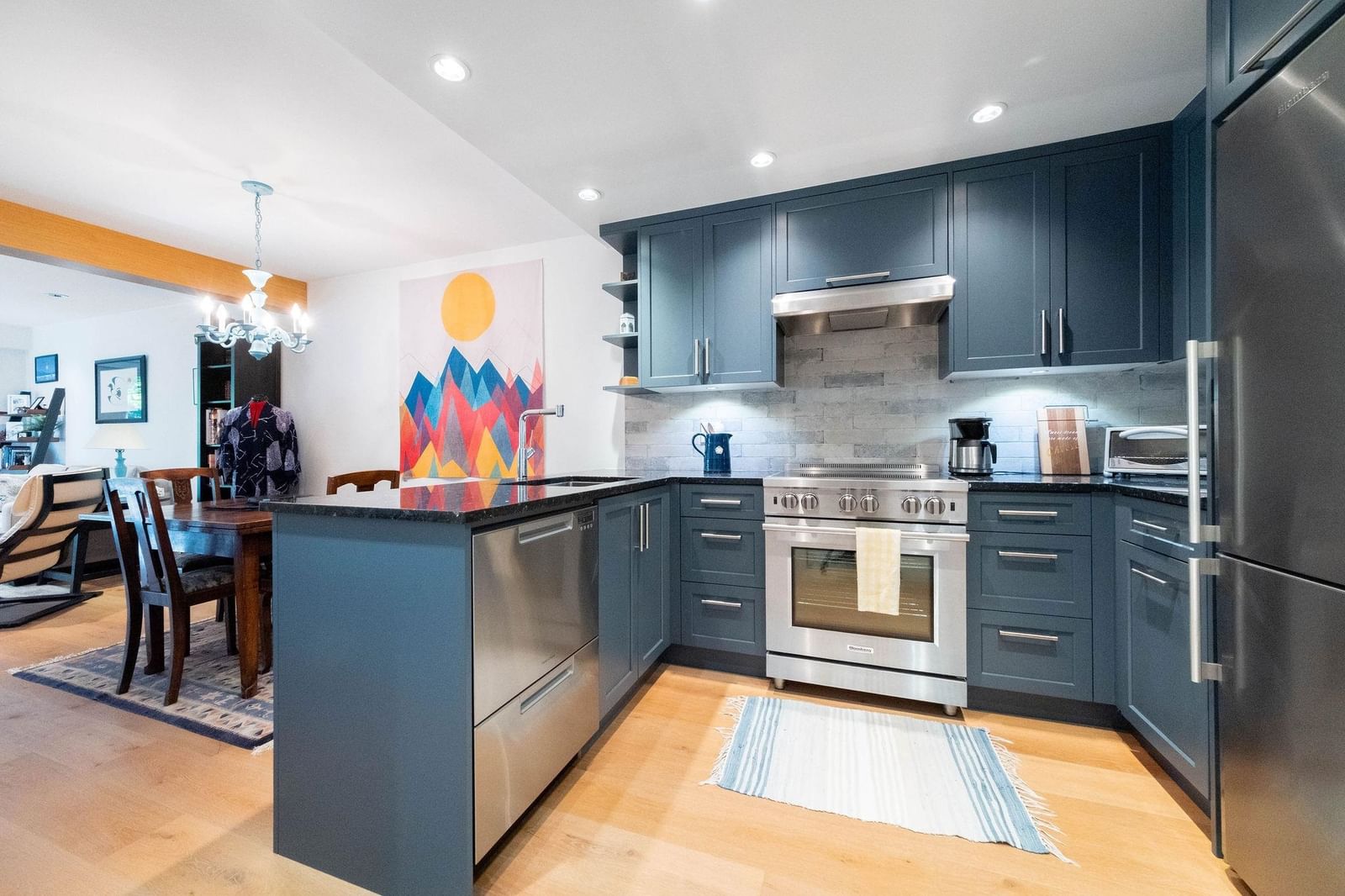Listing Image 12