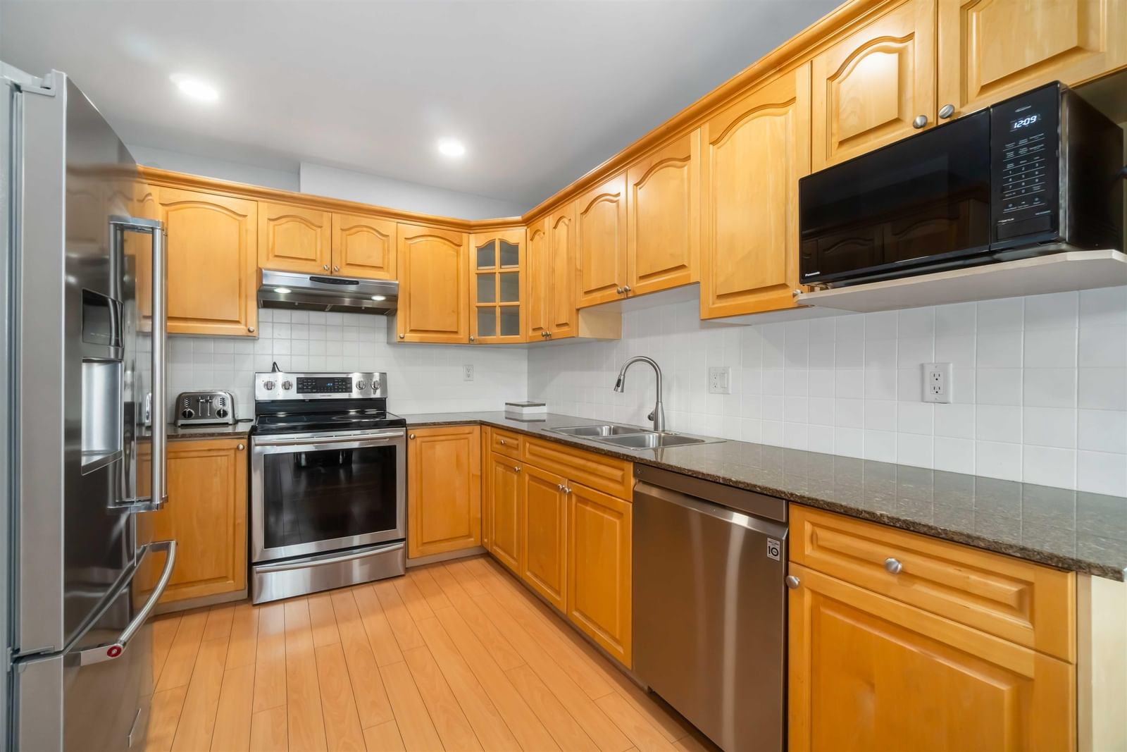Listing Image 10