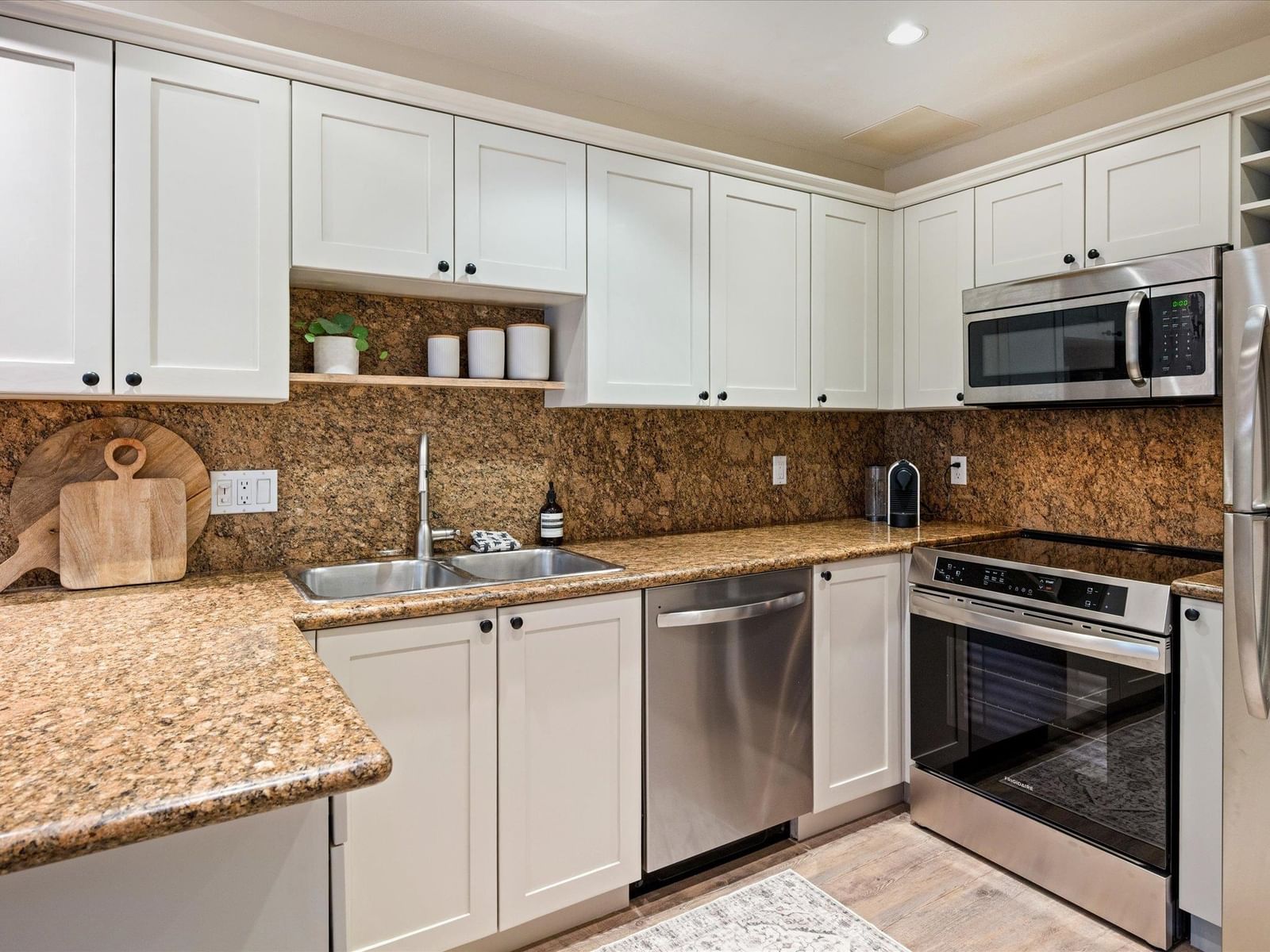 Listing Image 9