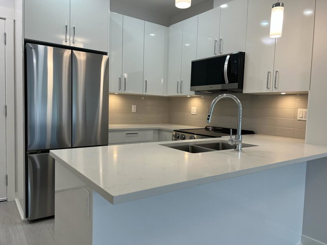 611 - 33886 Pine Street