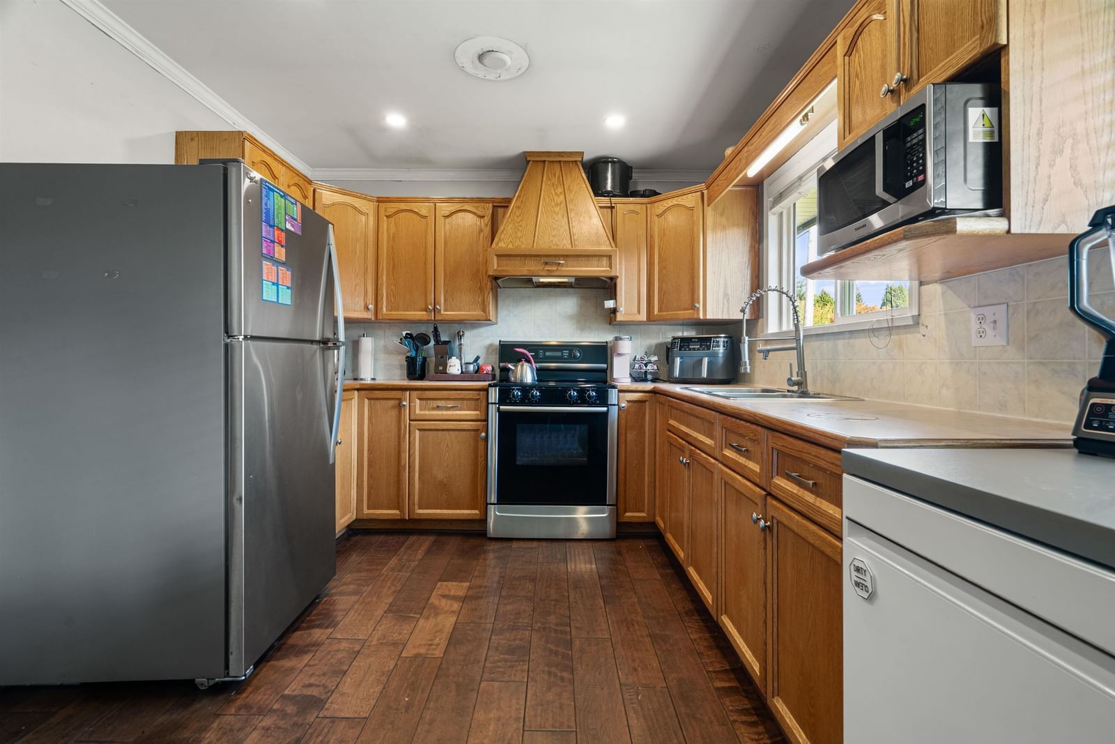 Listing Image 6