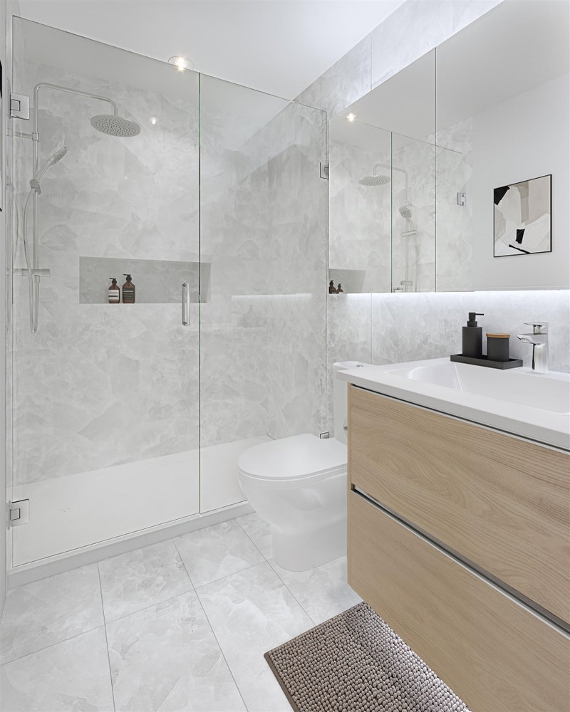 206 - 788 39th Avenue W