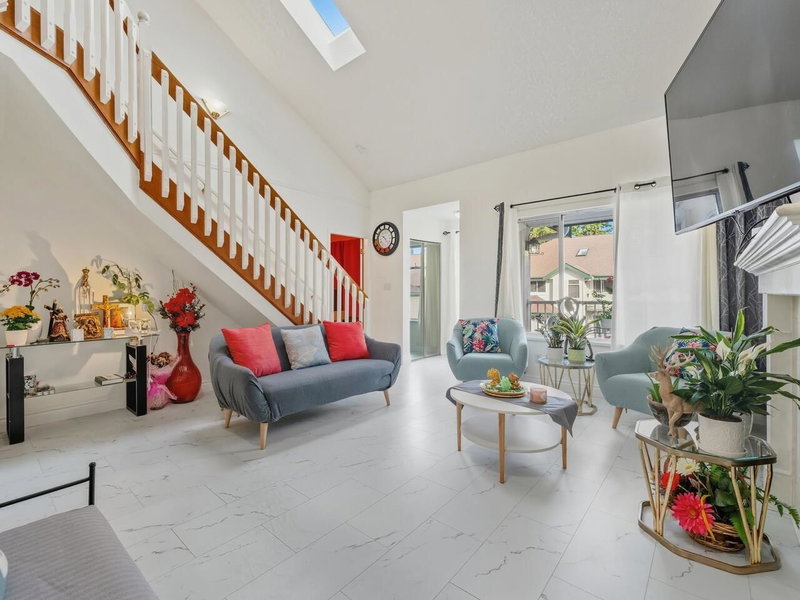 210 - 10308 155a Street, Surrey, V3R 4K5 | Image 2