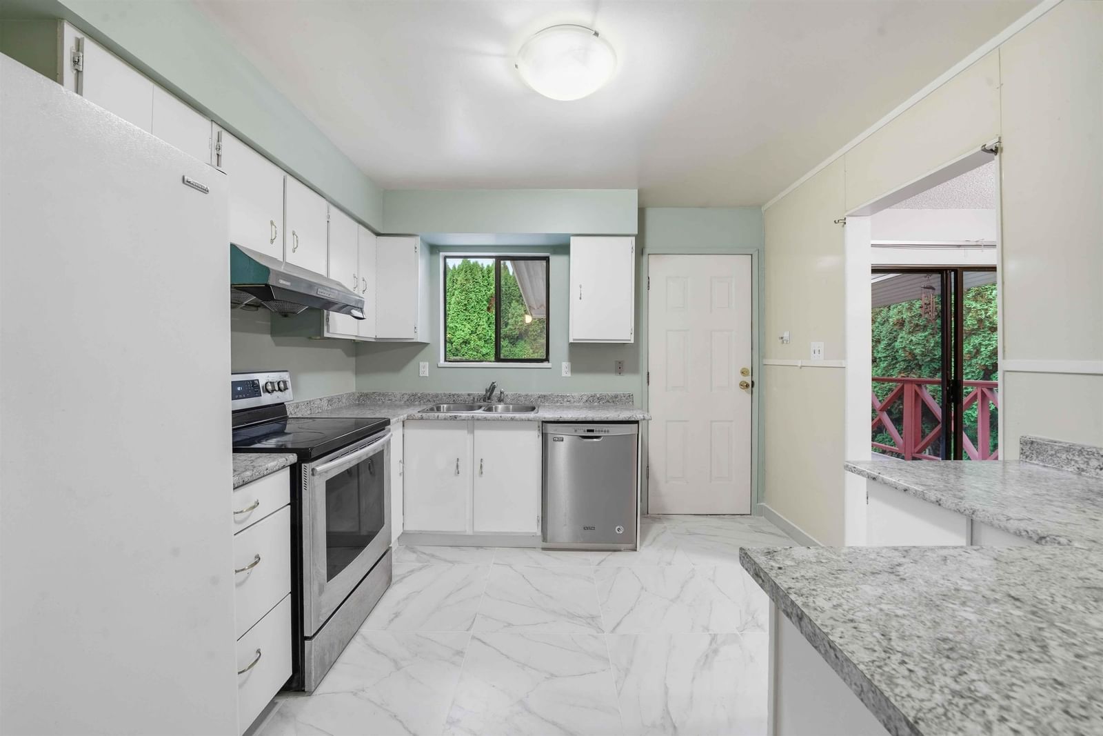 Listing Image 9