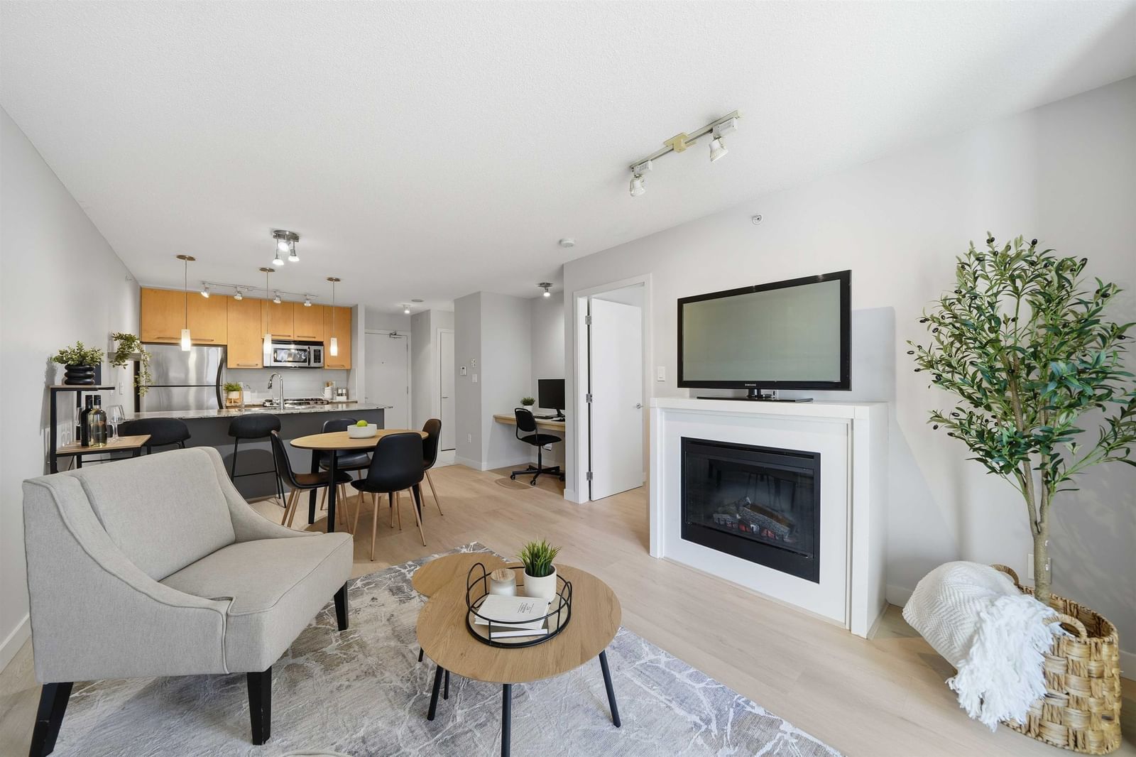 Listing Image 1