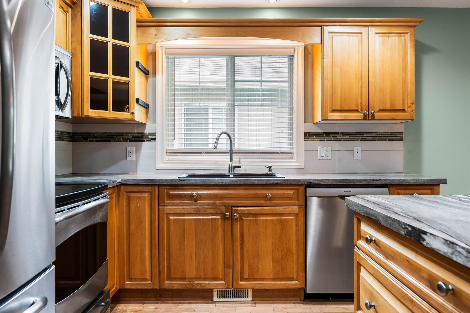 Listing Image 19