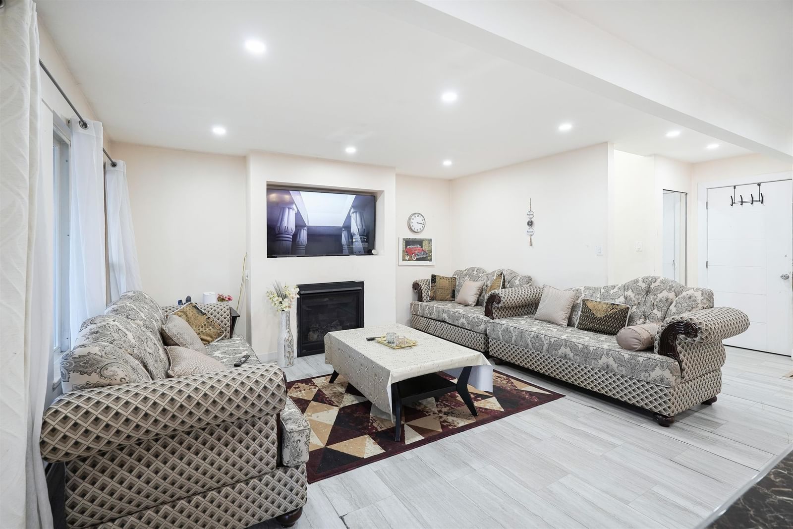Listing Image 12