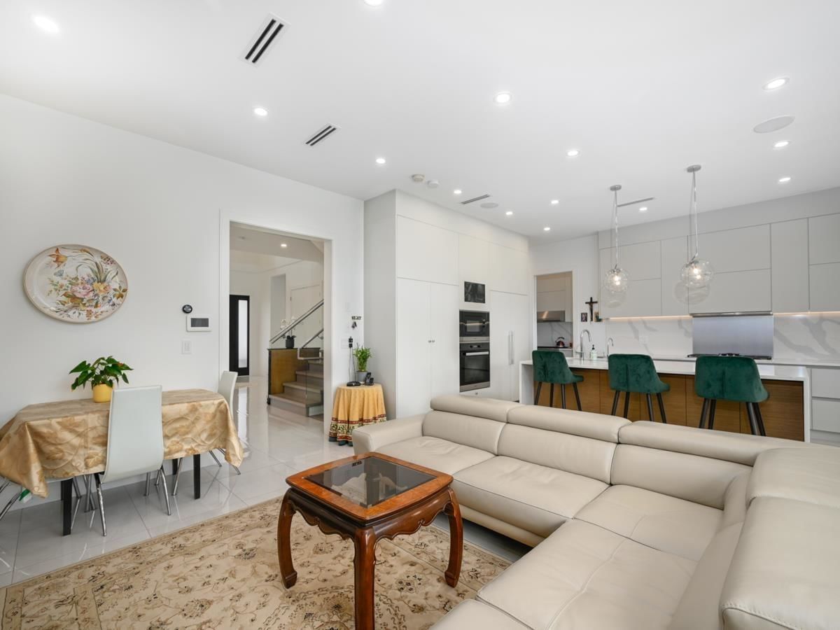 Listing Image 11