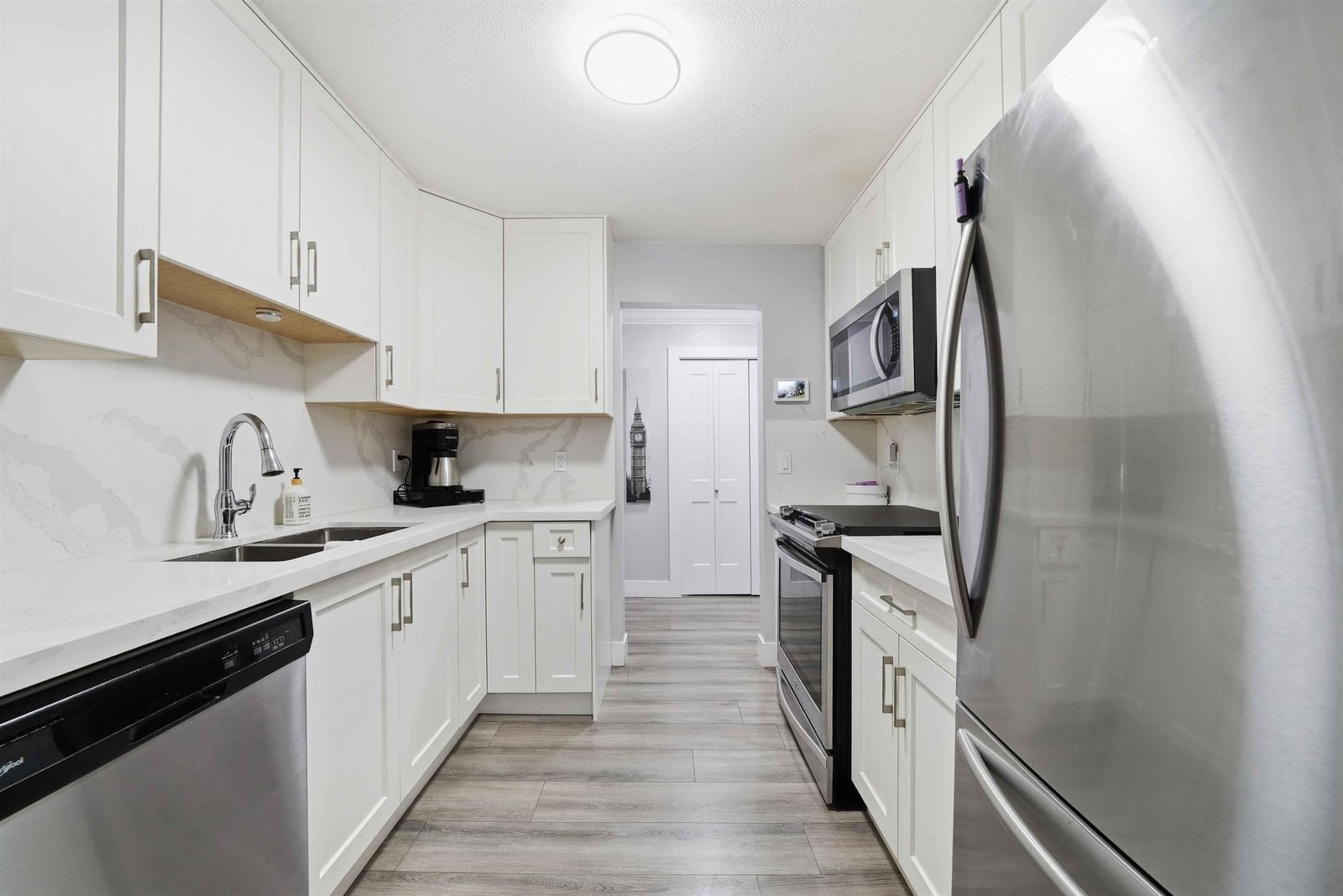 Listing Image 12