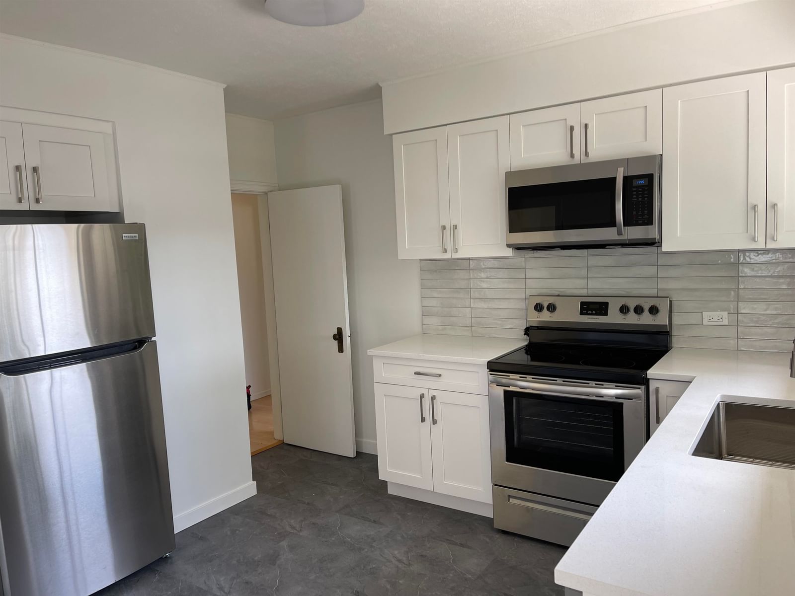 Listing Image 6