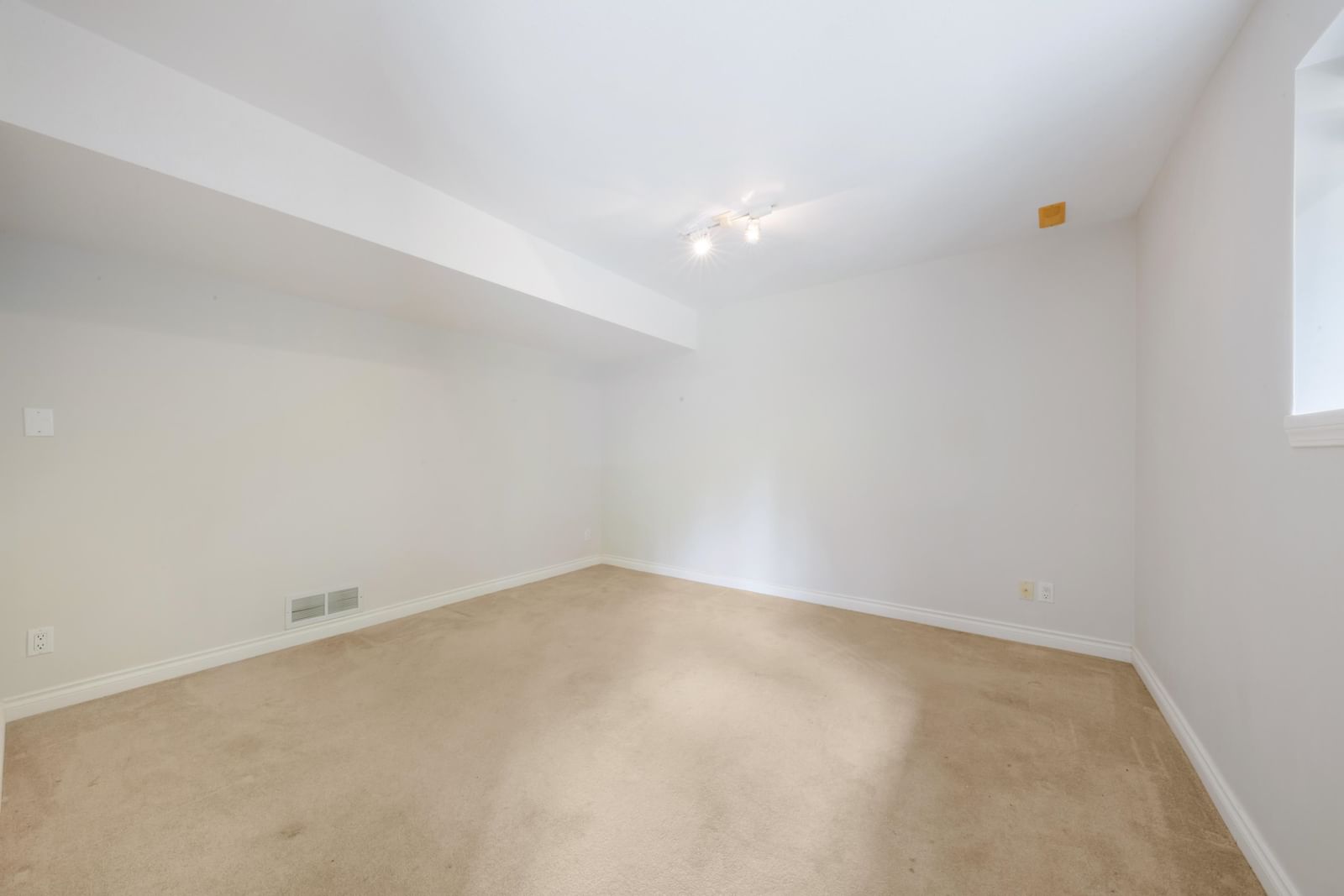 Listing Image 28