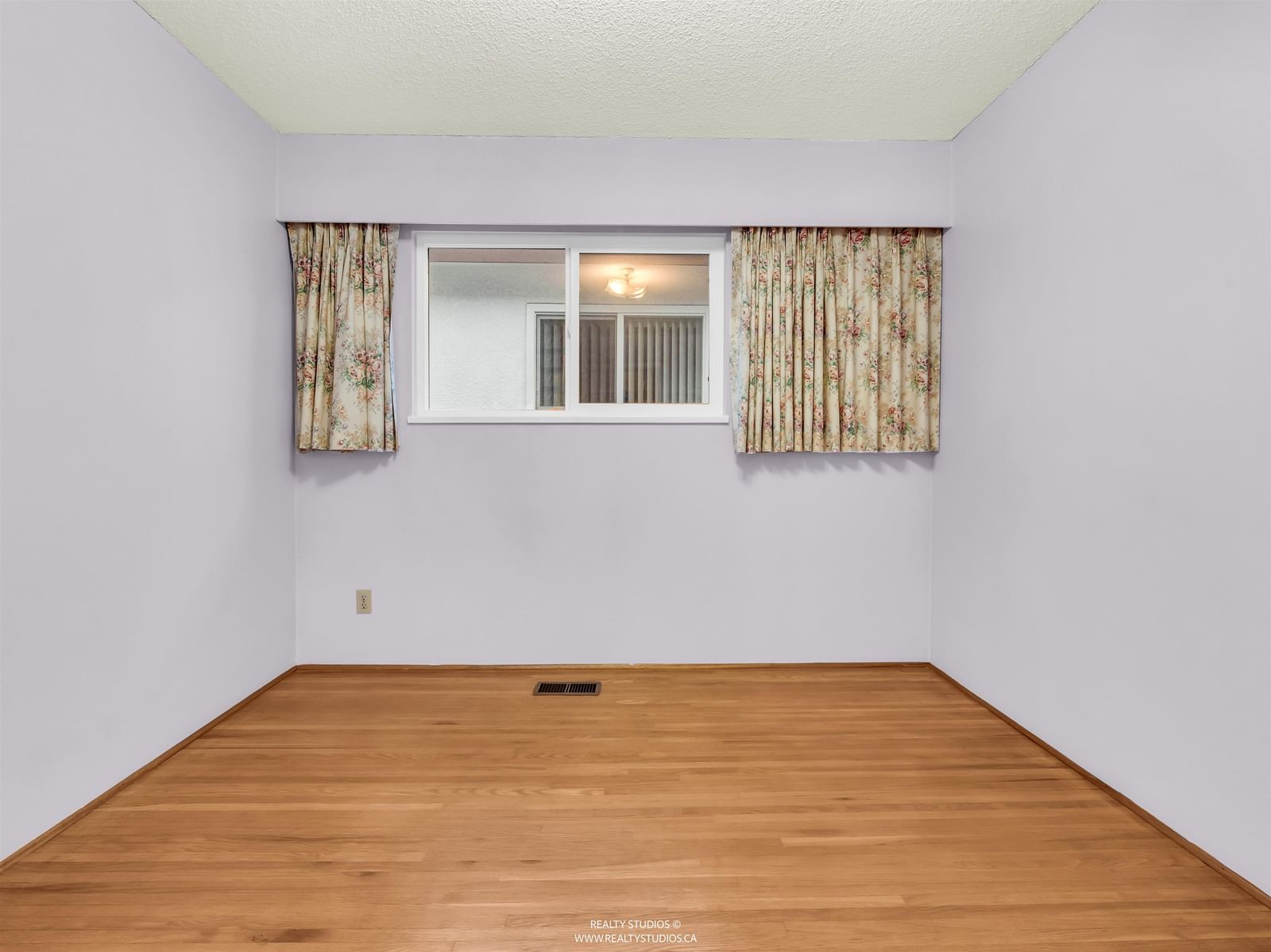 Listing Image 24