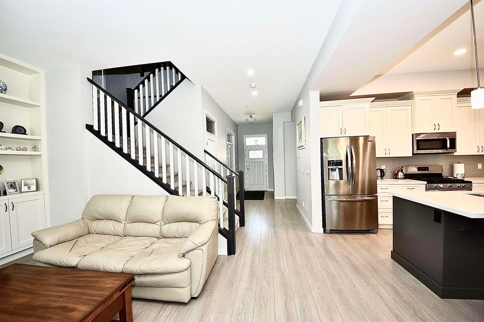 Listing Image 12