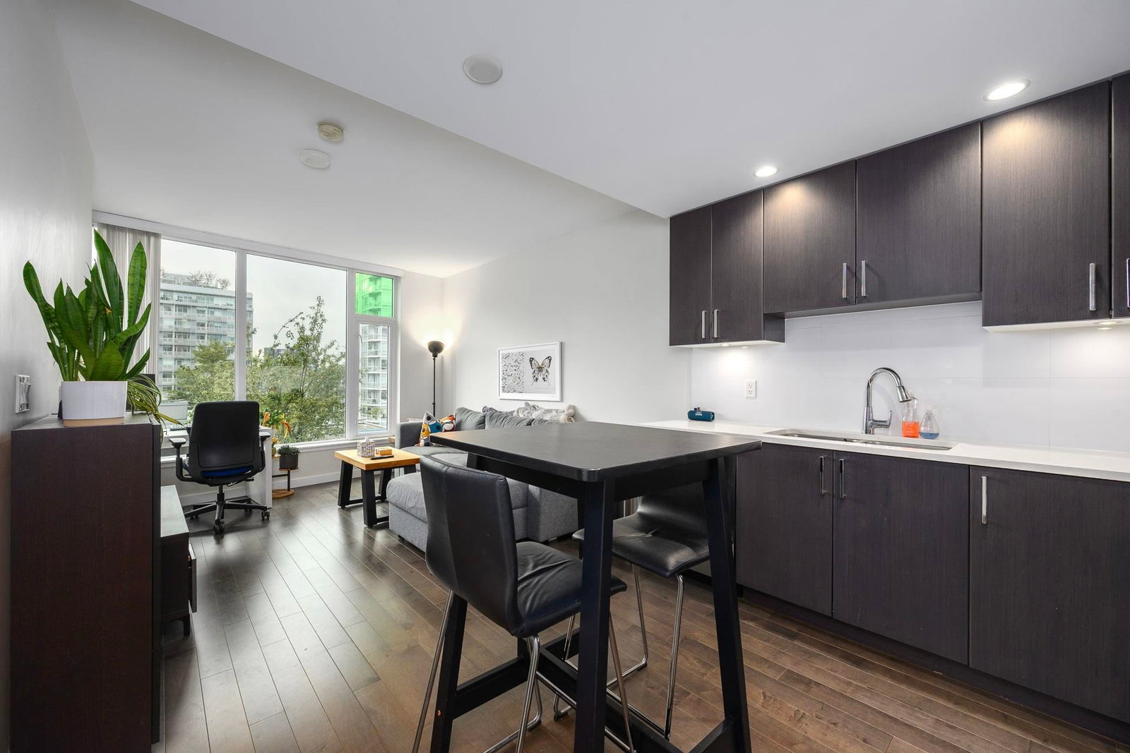 Listing Image 12
