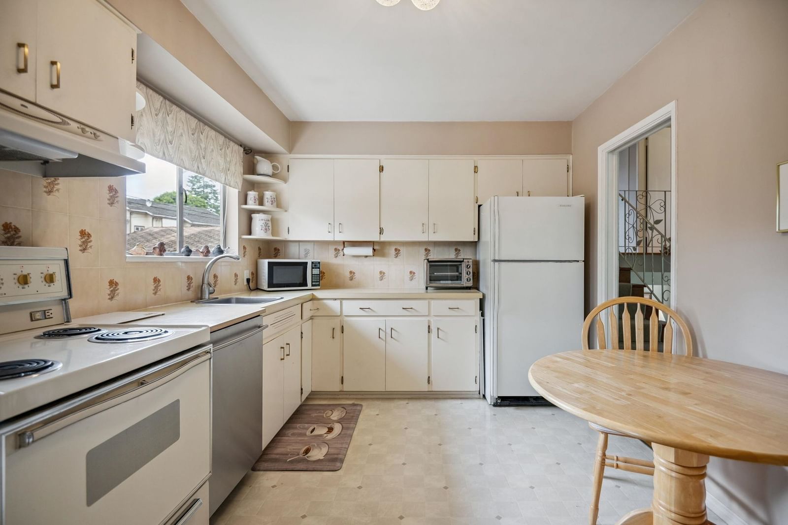 Listing Image 12