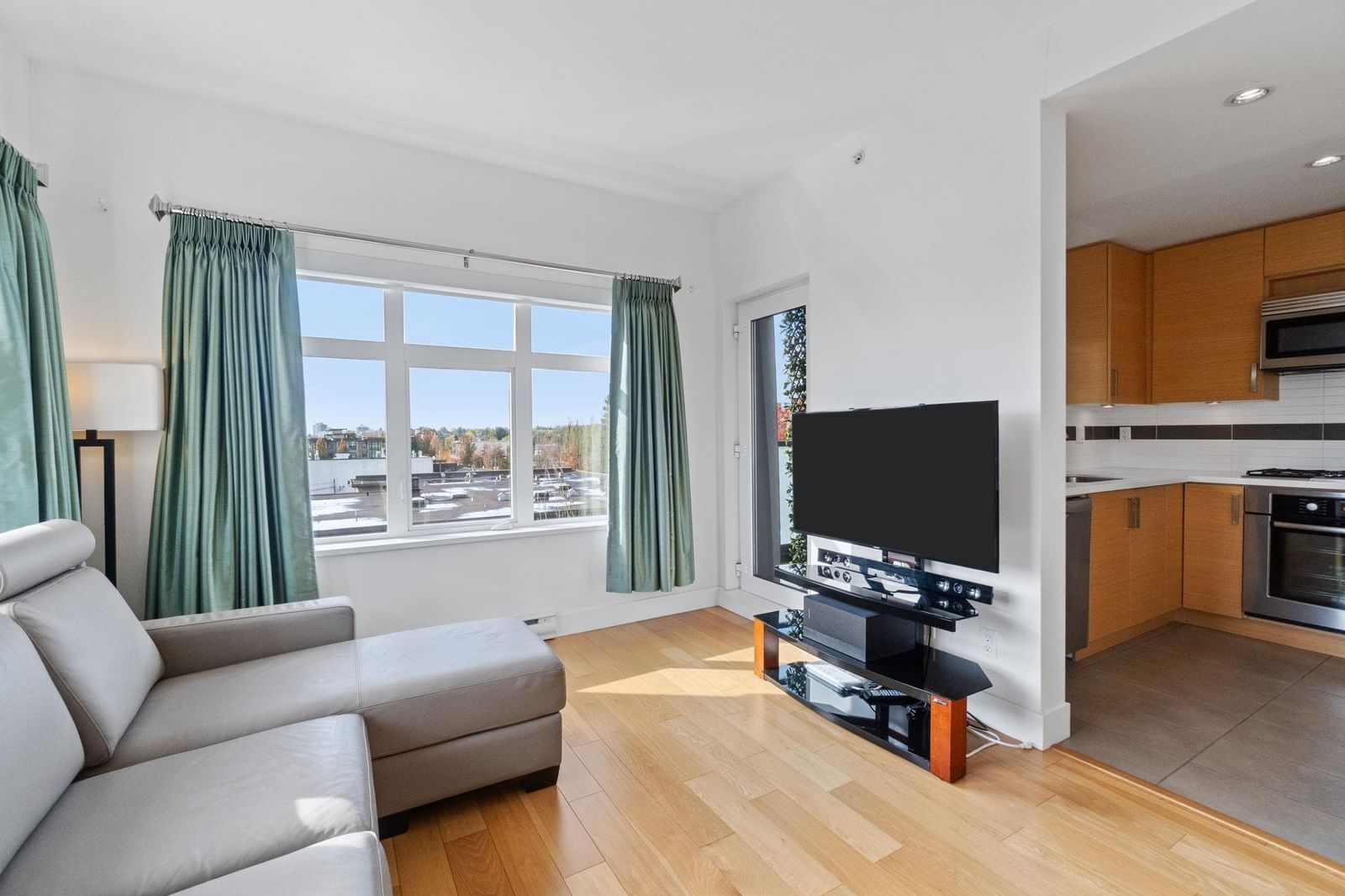 Listing Image 12