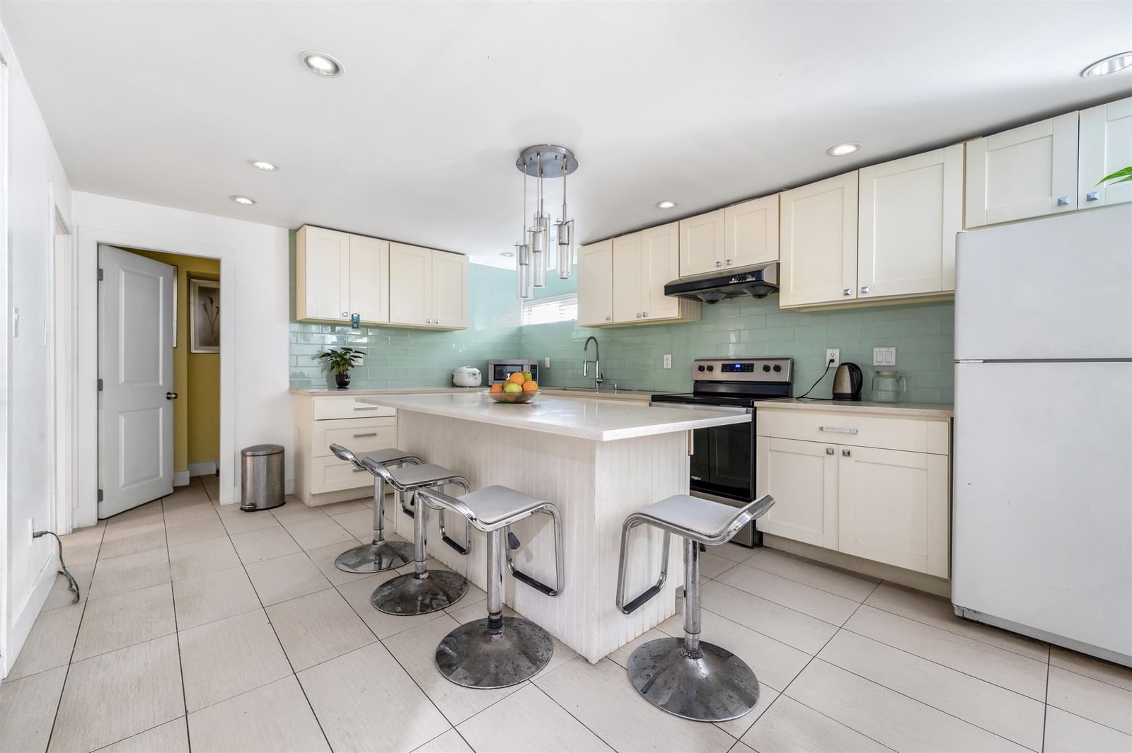 Listing Image 9