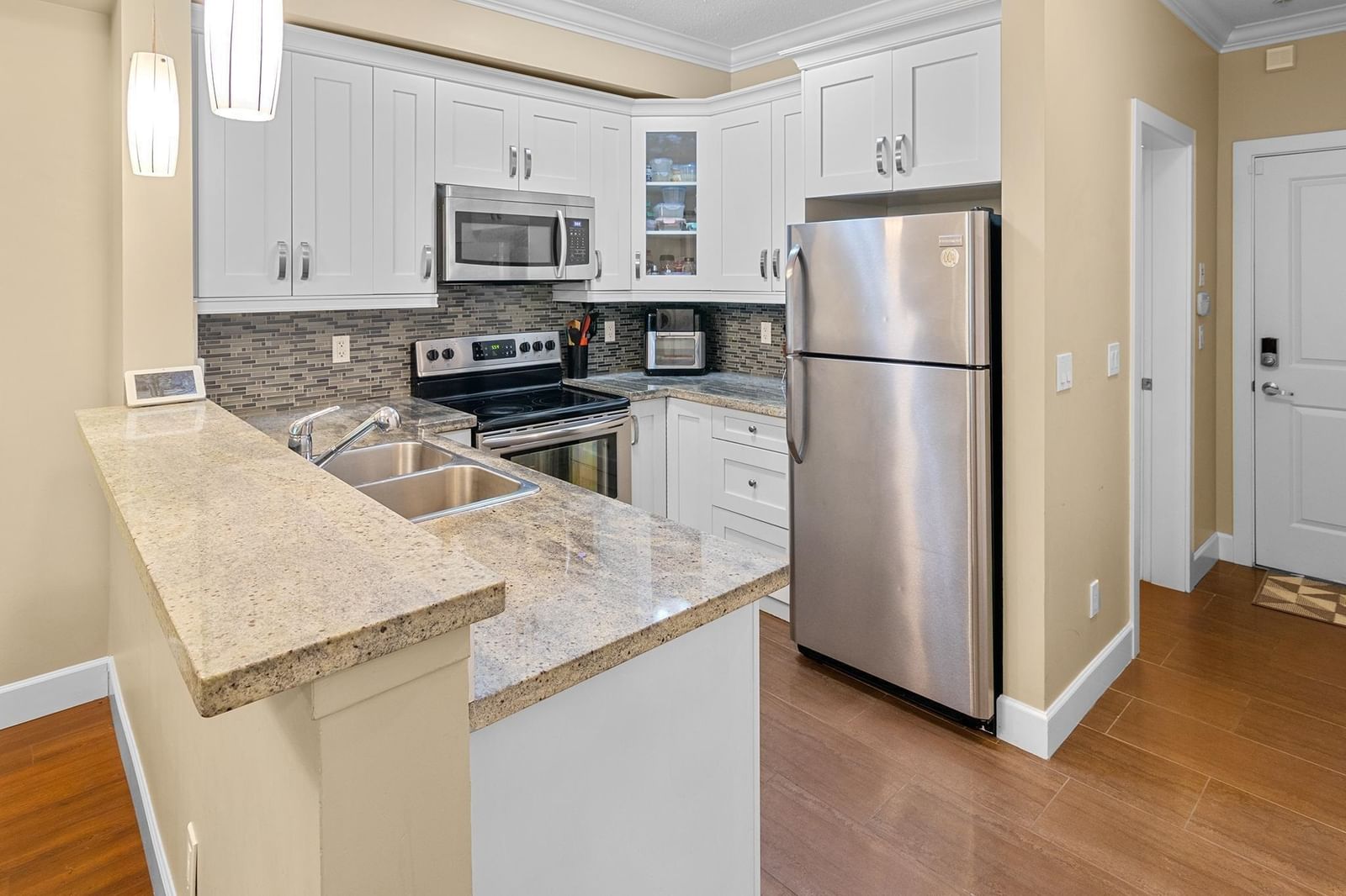 Listing Image 11