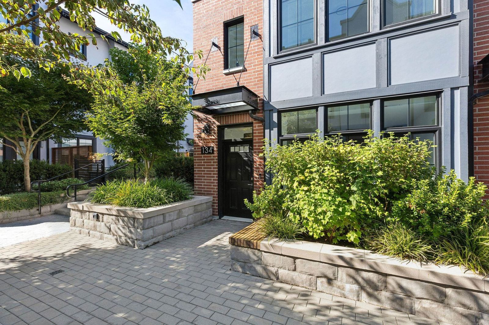 Listing Image 4