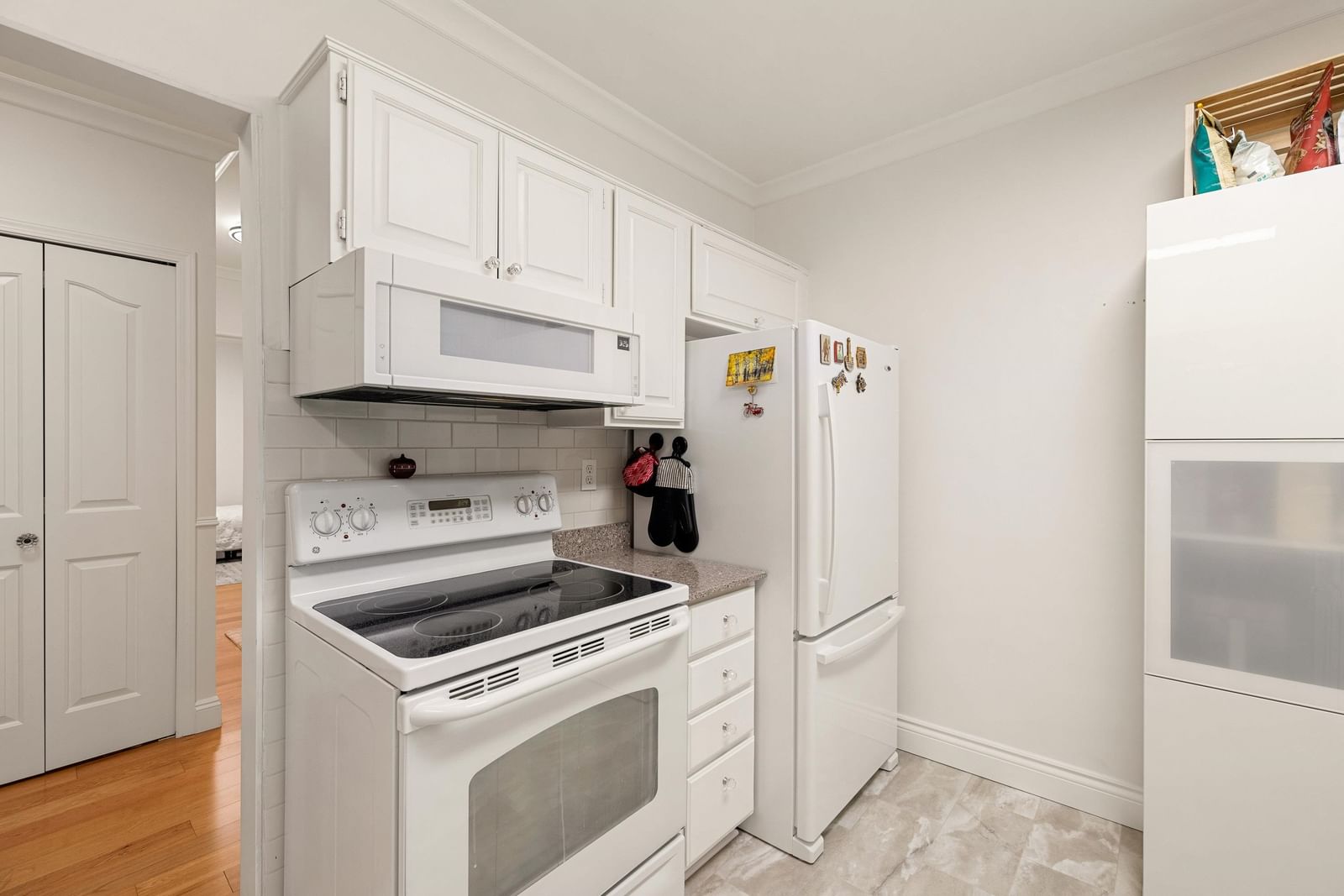 Listing Image 10