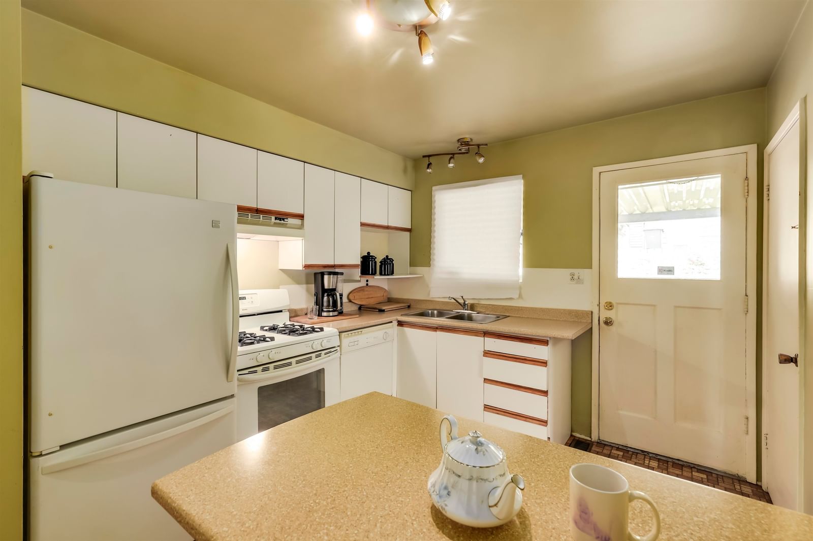 Listing Image 19