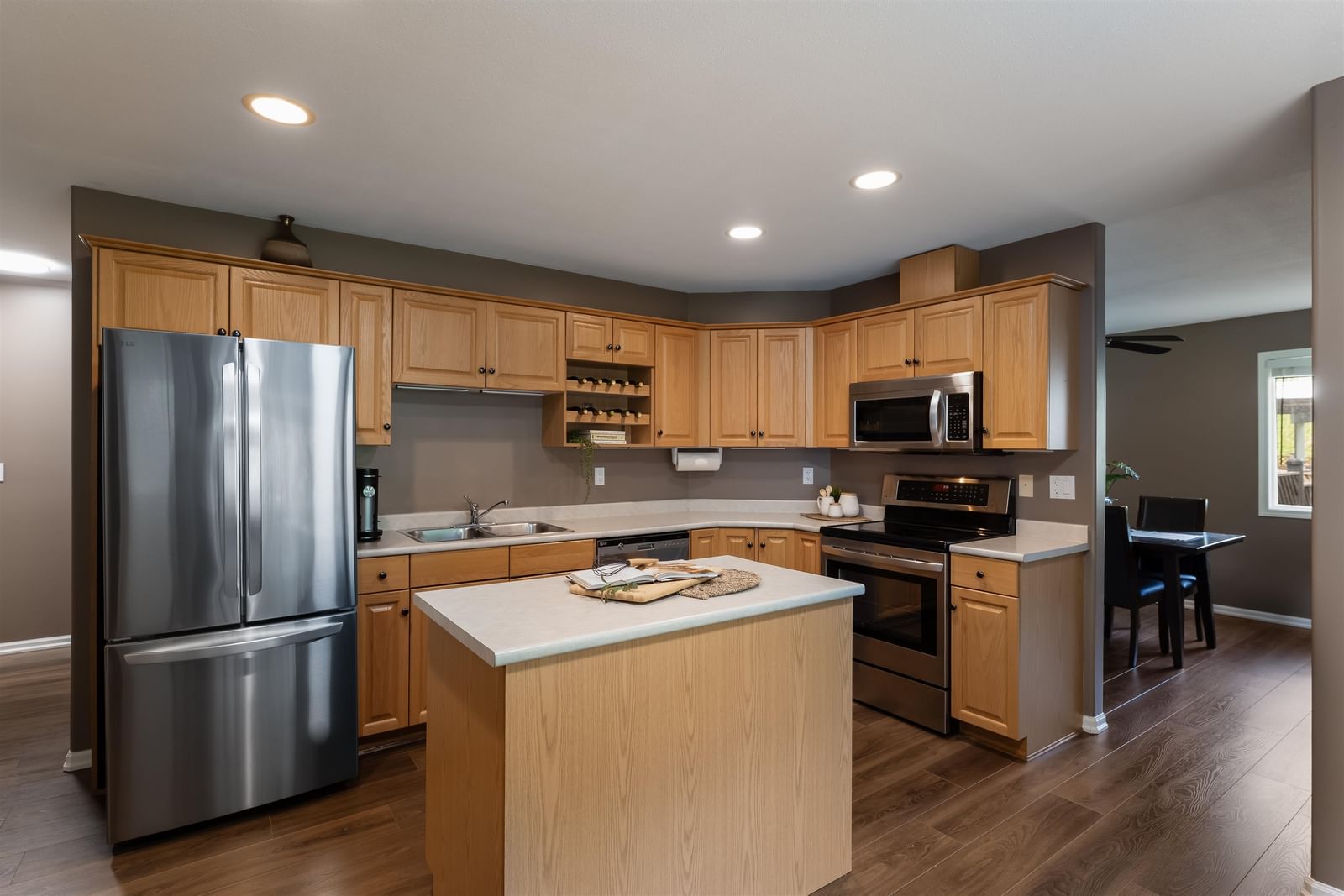Listing Image 10