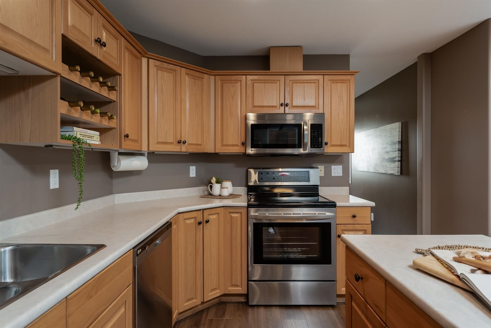 Listing Image 12