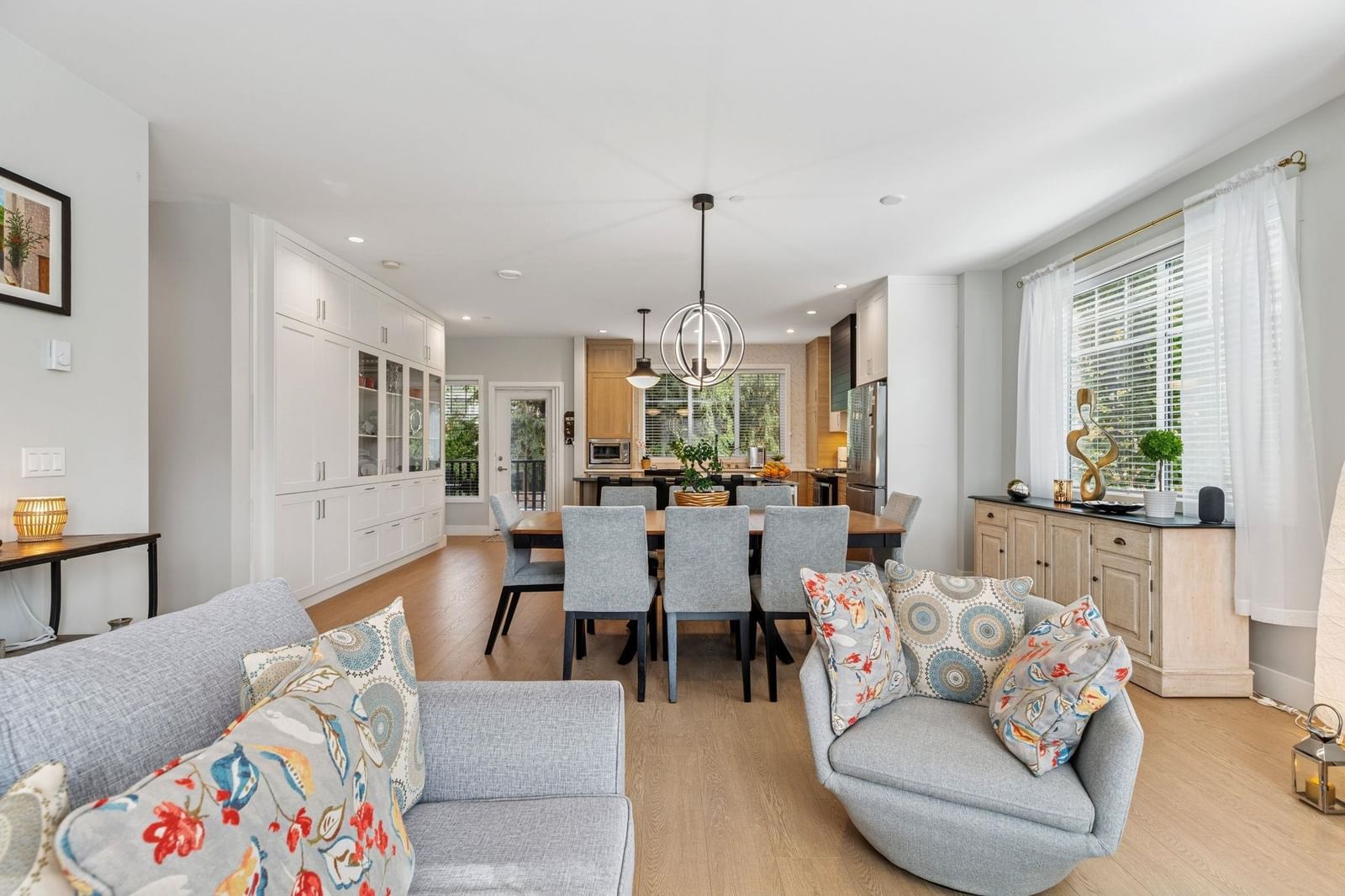 Listing Image 10