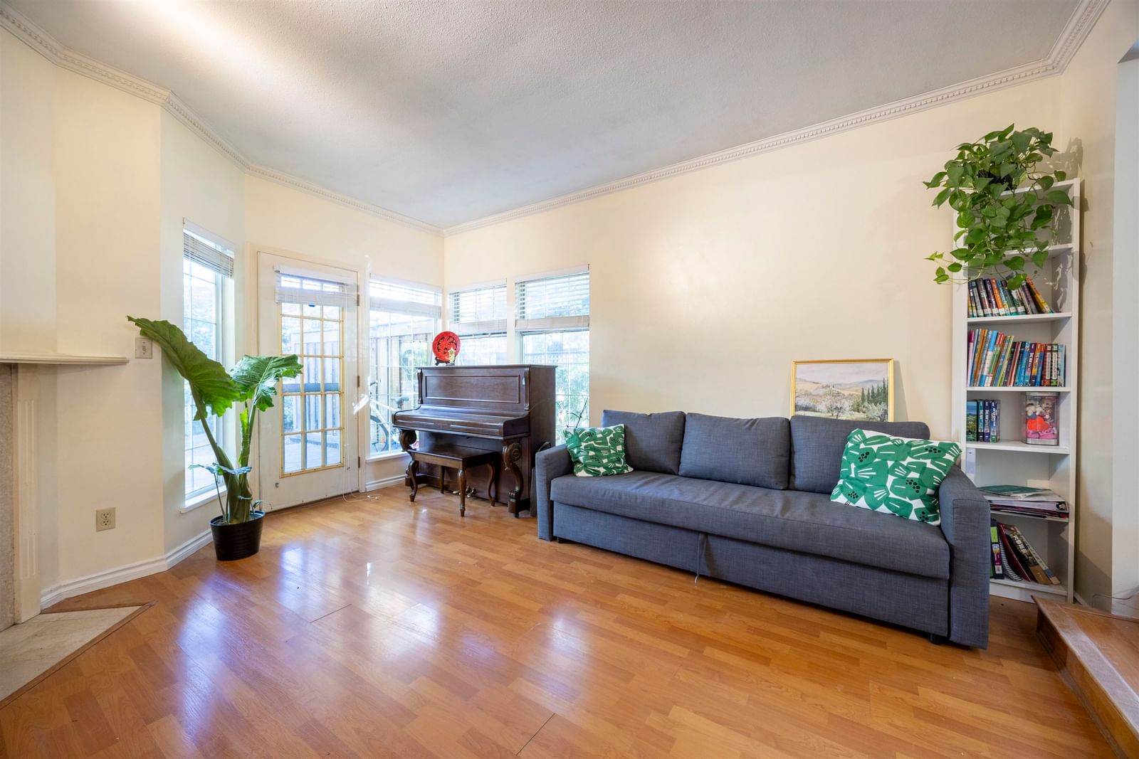 Listing Image 10
