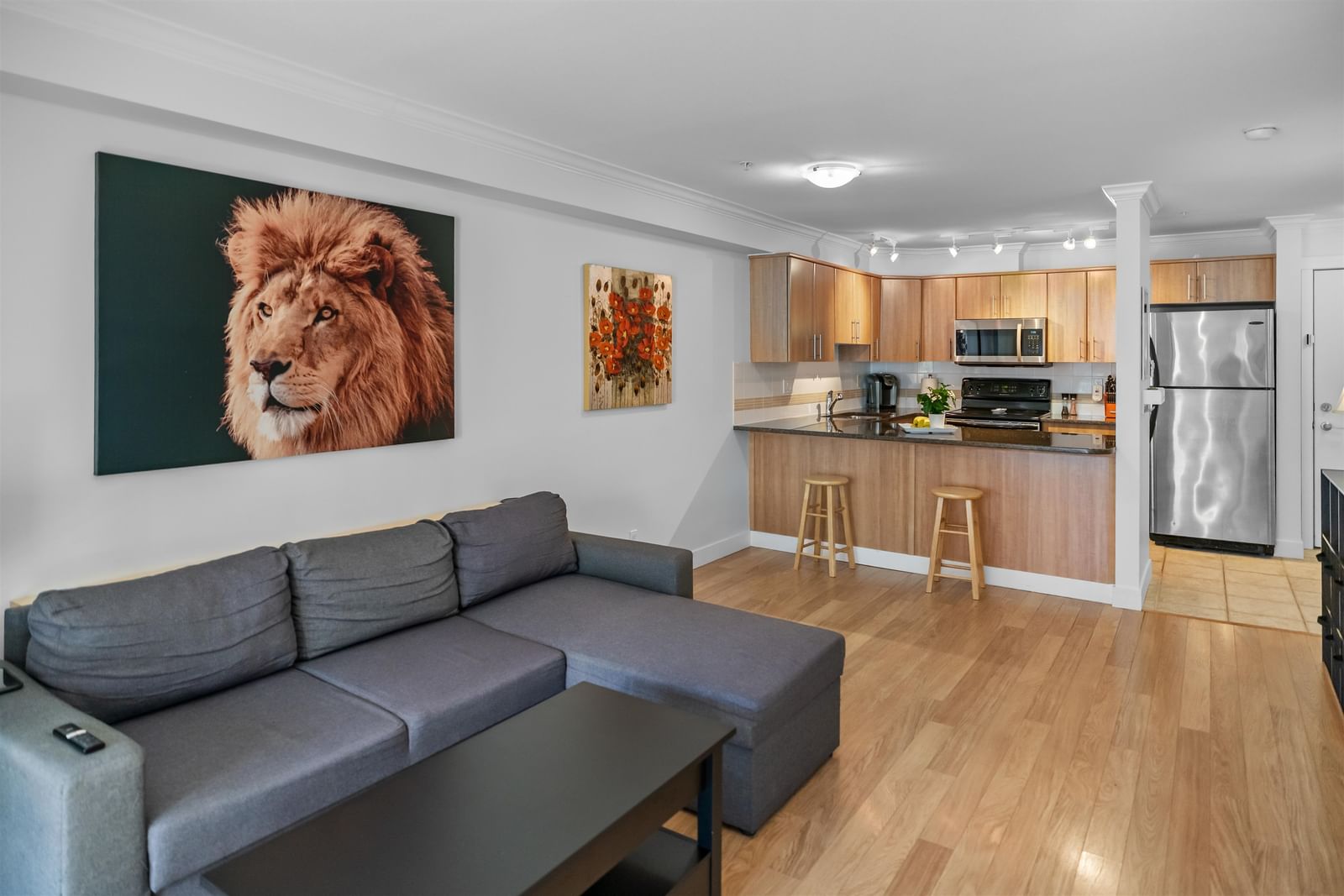 Listing Image 10
