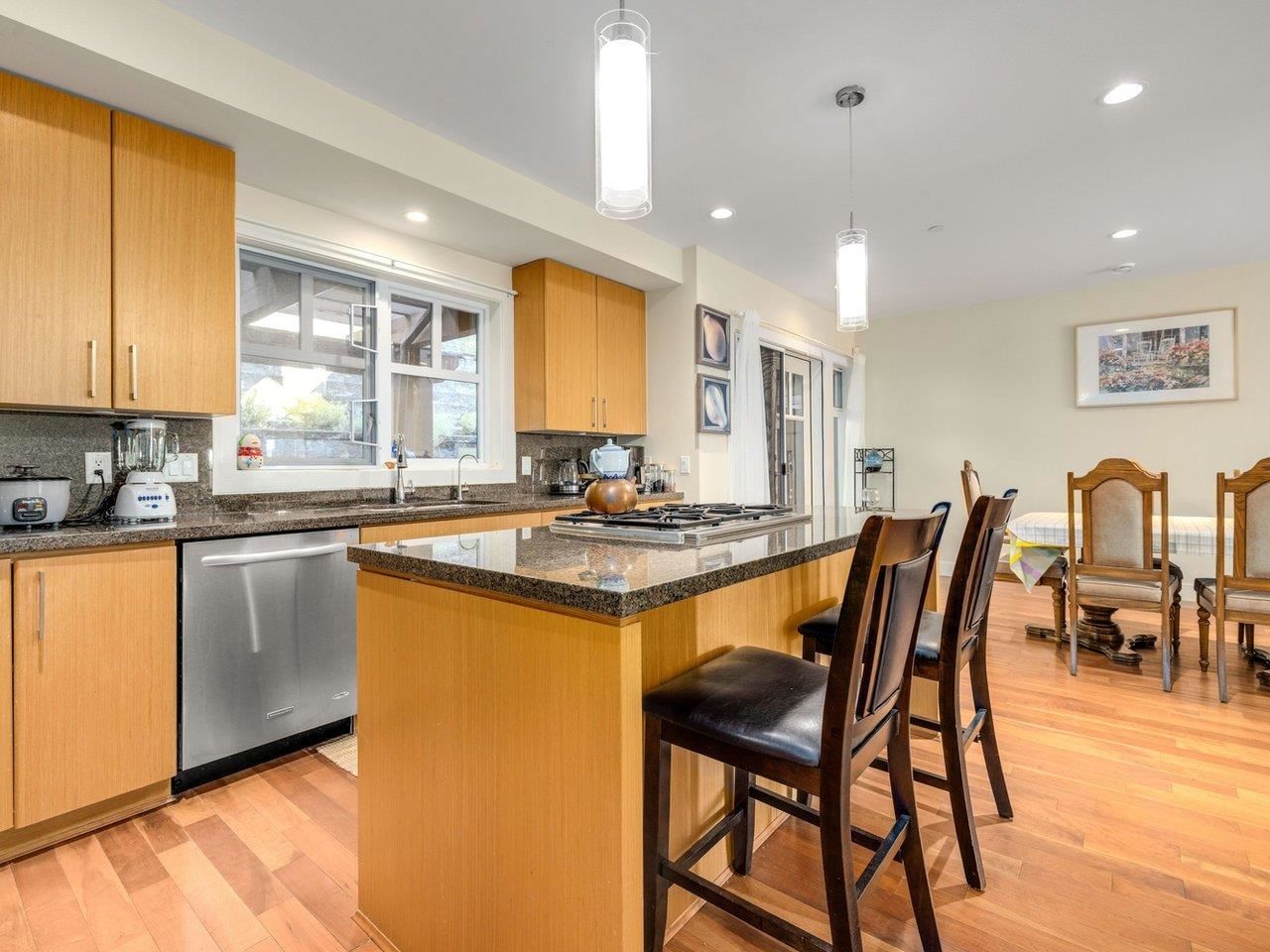 Listing Image 11
