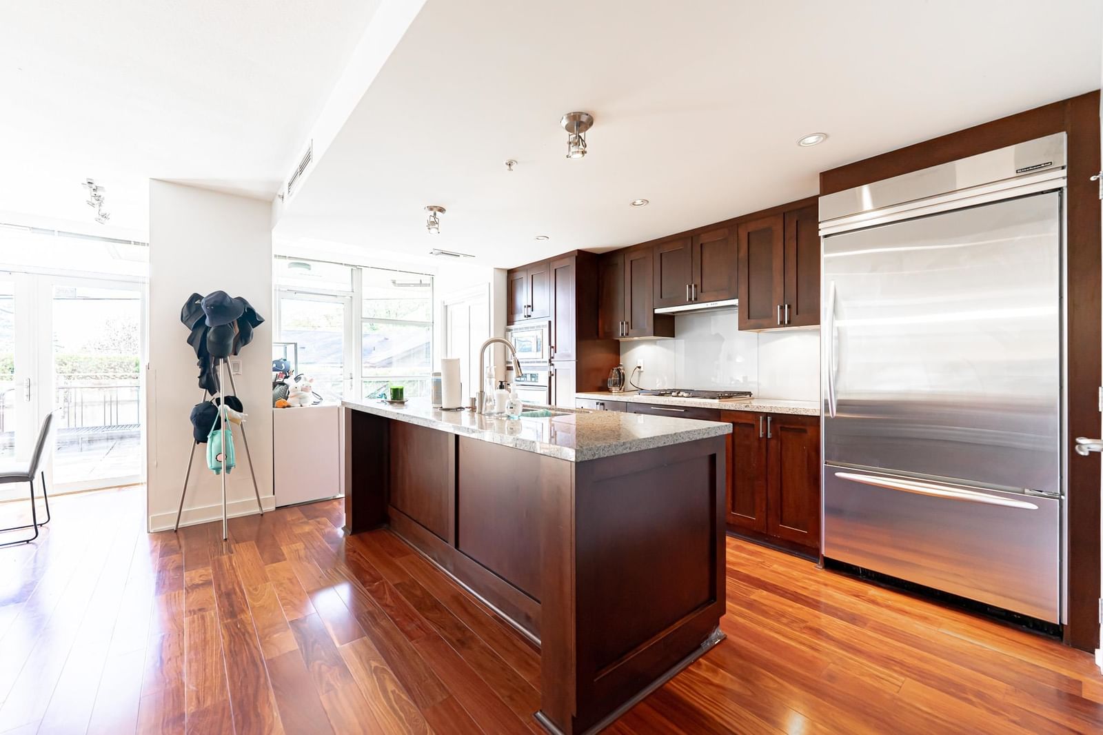 Listing Image 6