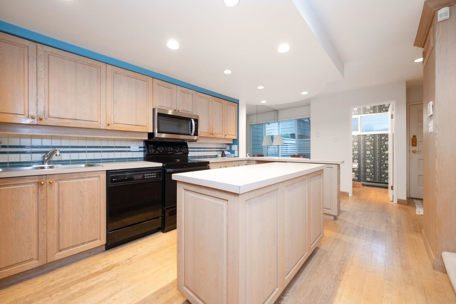 Listing Image 9