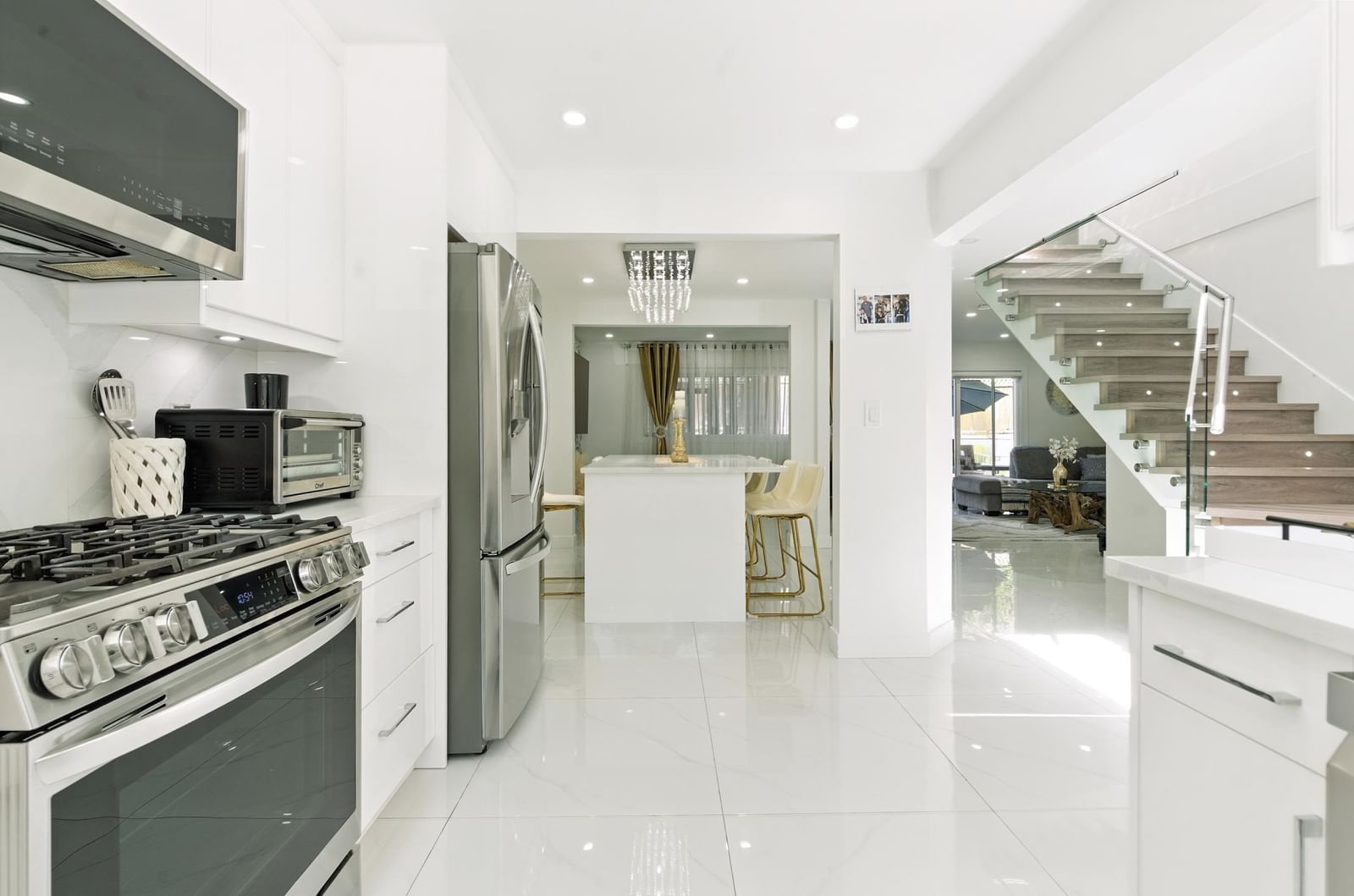 Listing Image 12