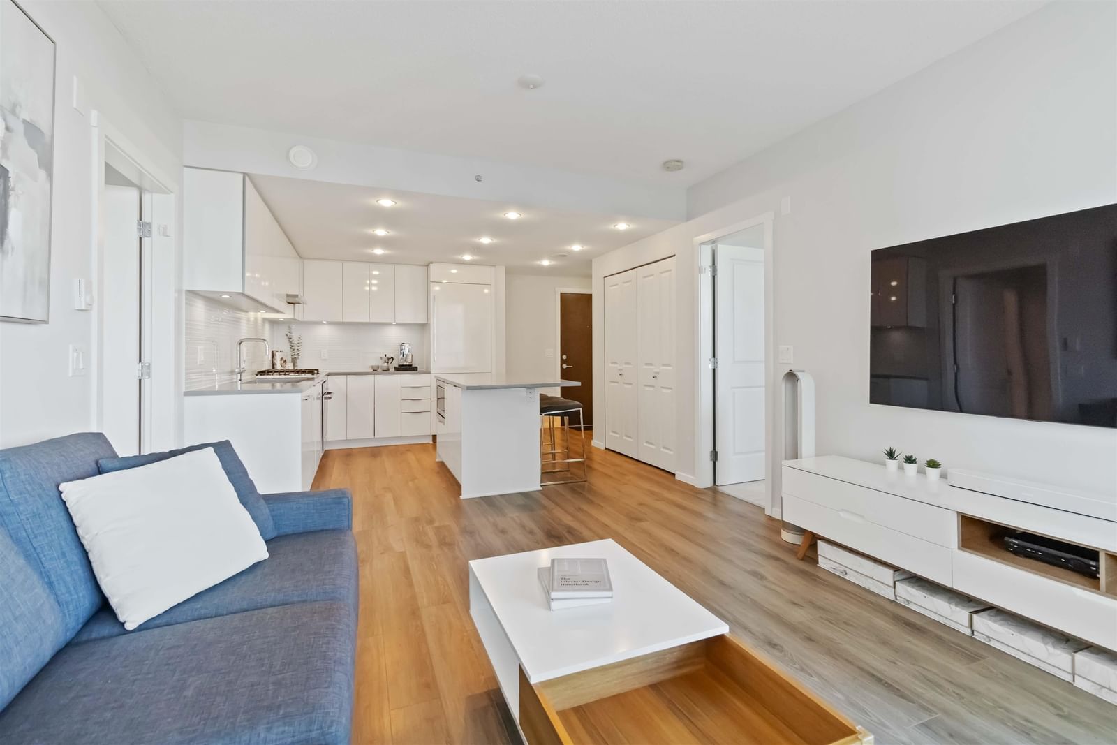 Listing Image 9