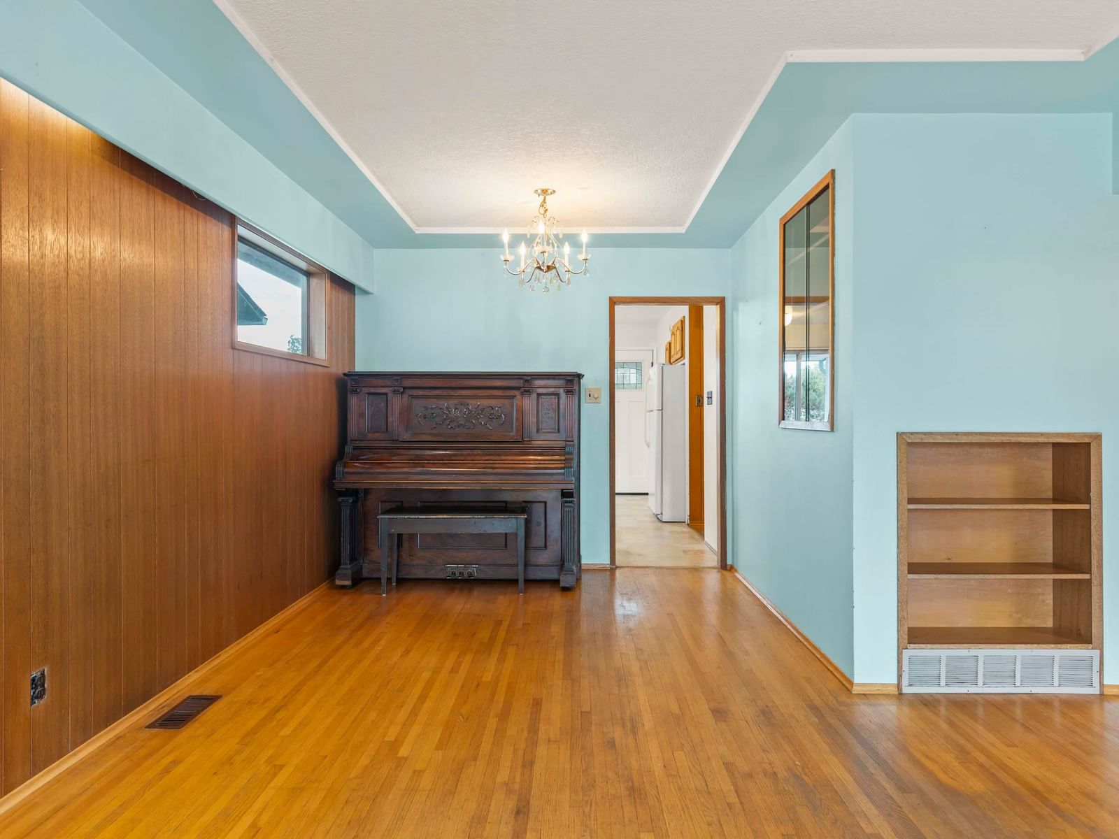 Listing Image 11