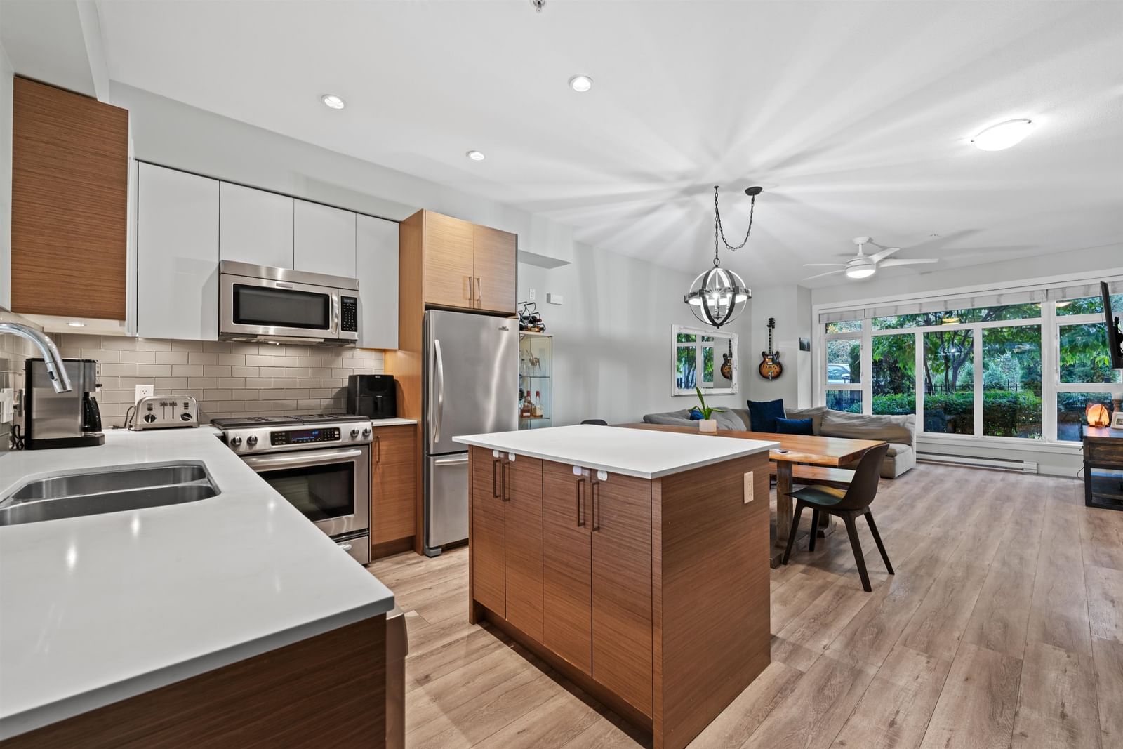 Listing Image 10