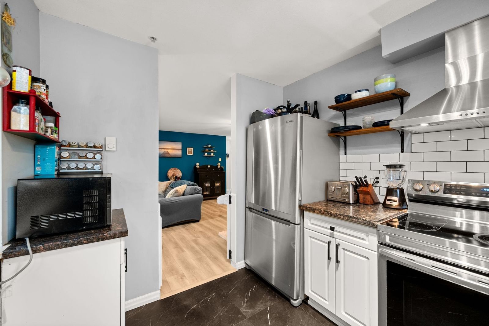 Listing Image 12