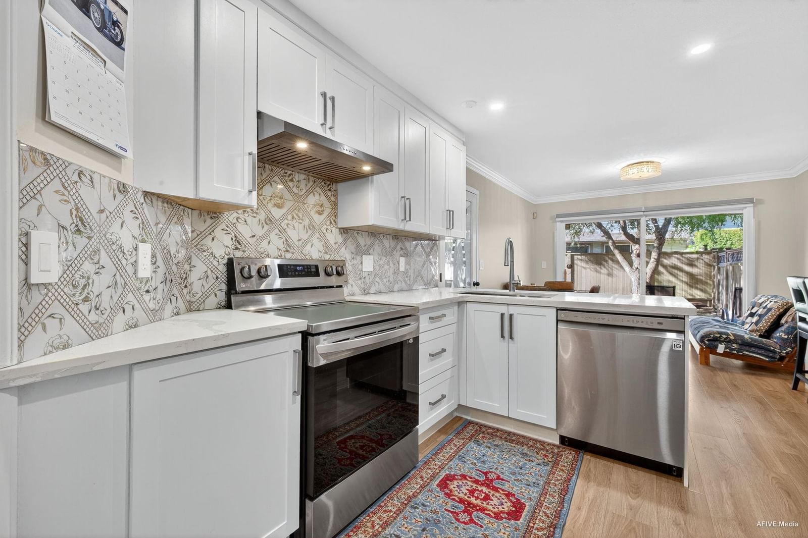 Listing Image 7