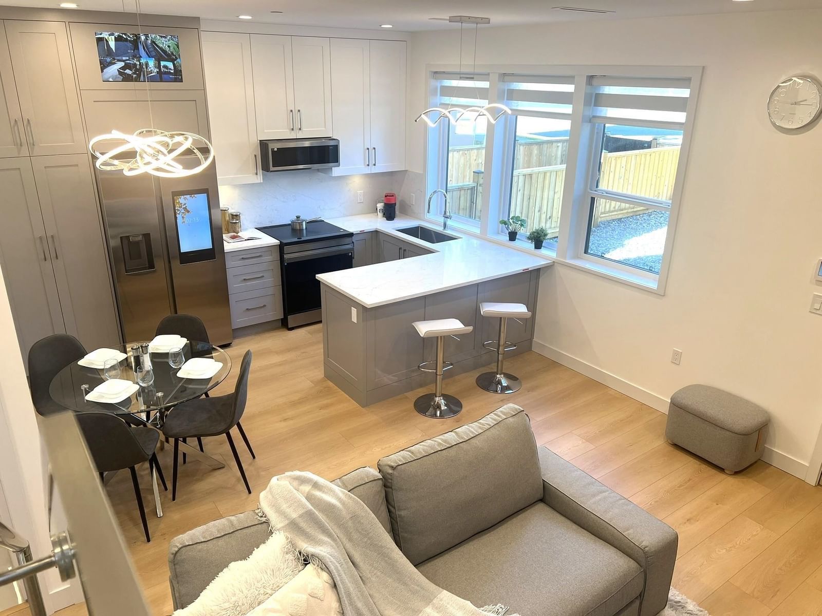 Listing Image 12