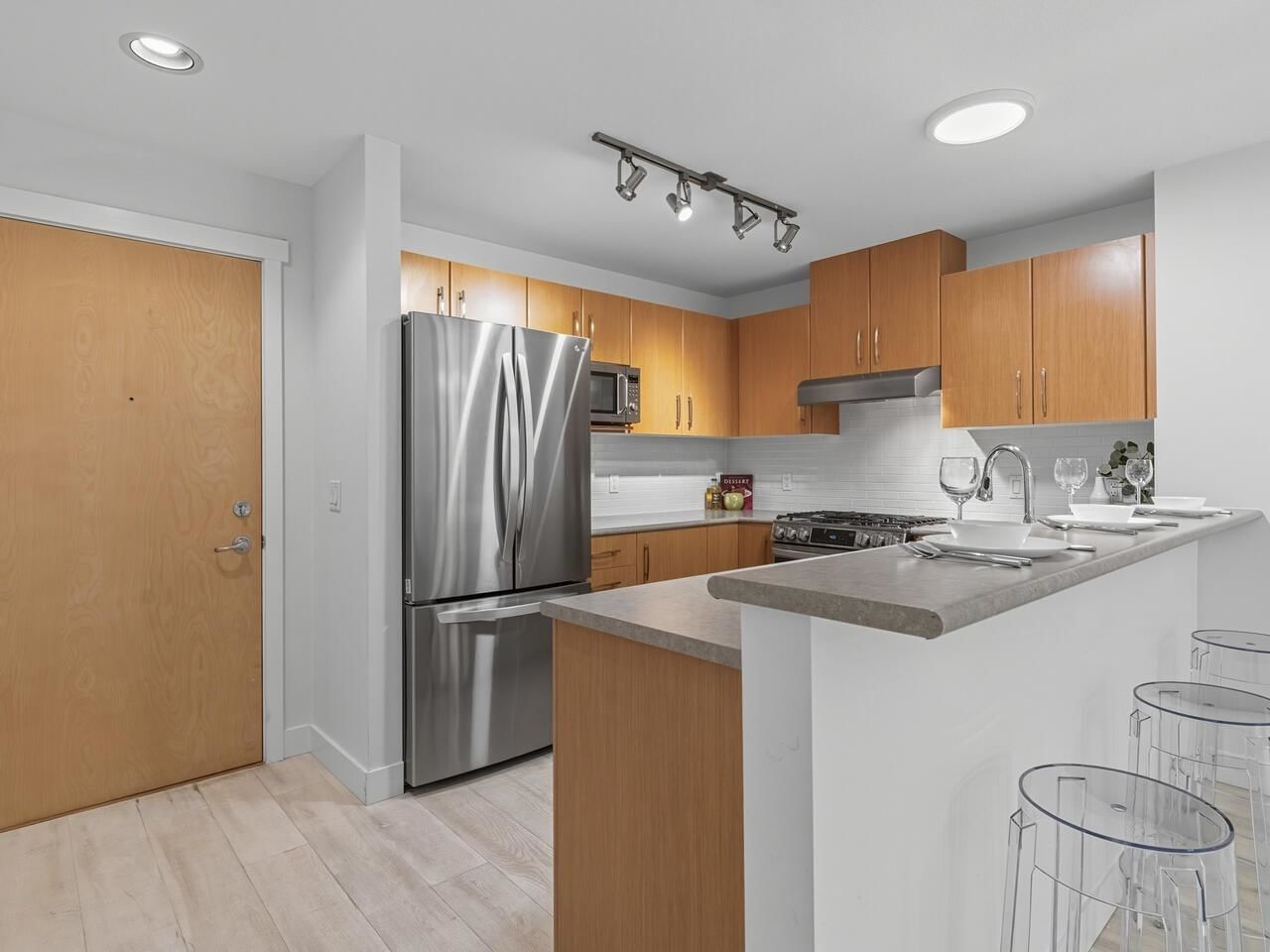 Listing Image 6