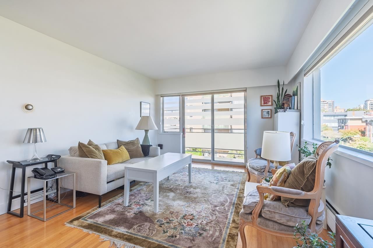 Listing Image 4