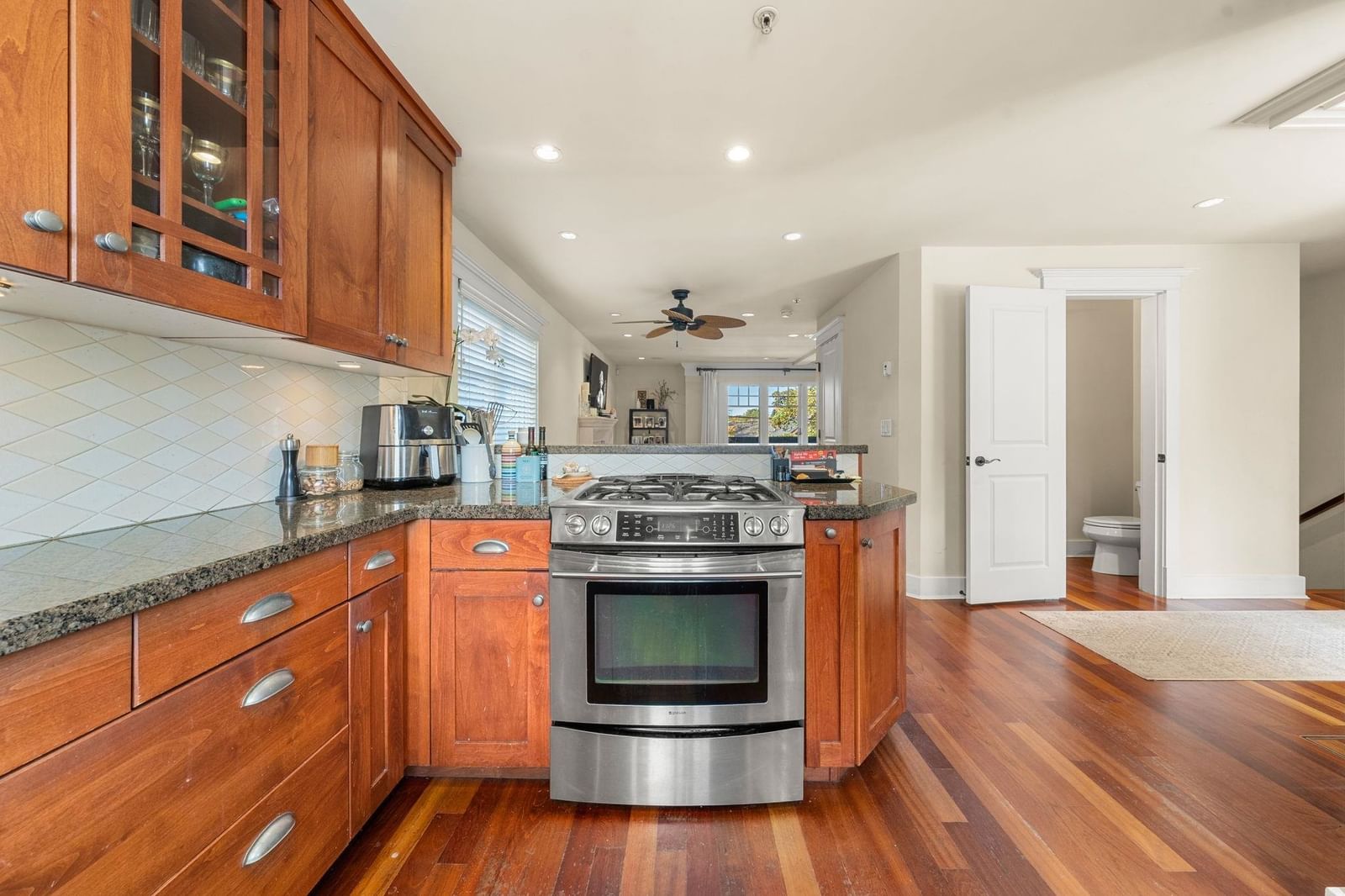 Listing Image 19