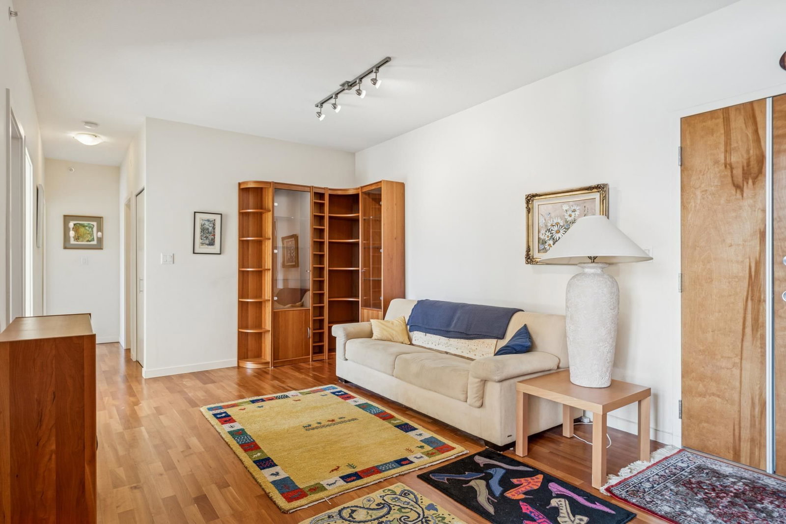 Listing Image 12