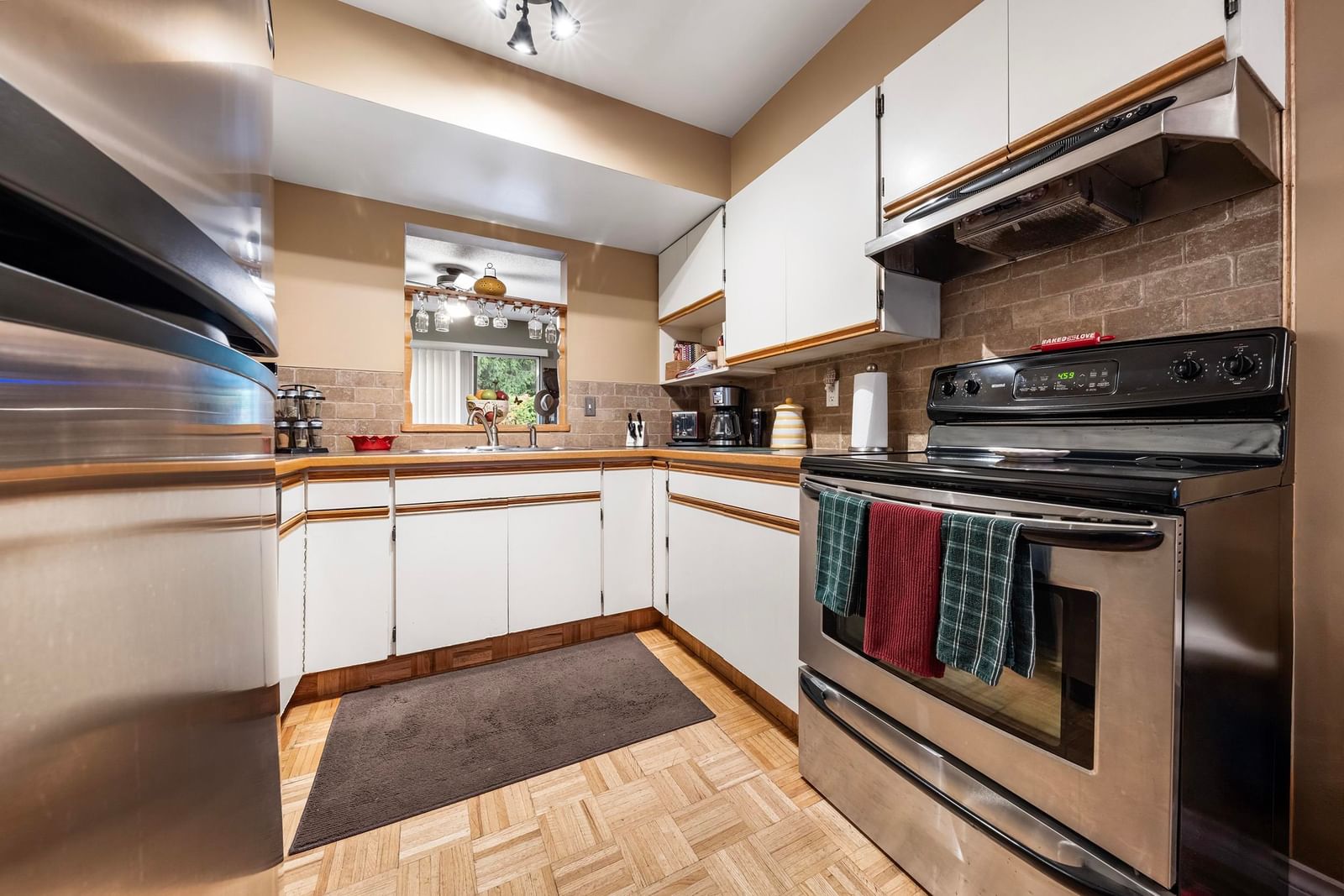 Listing Image 12