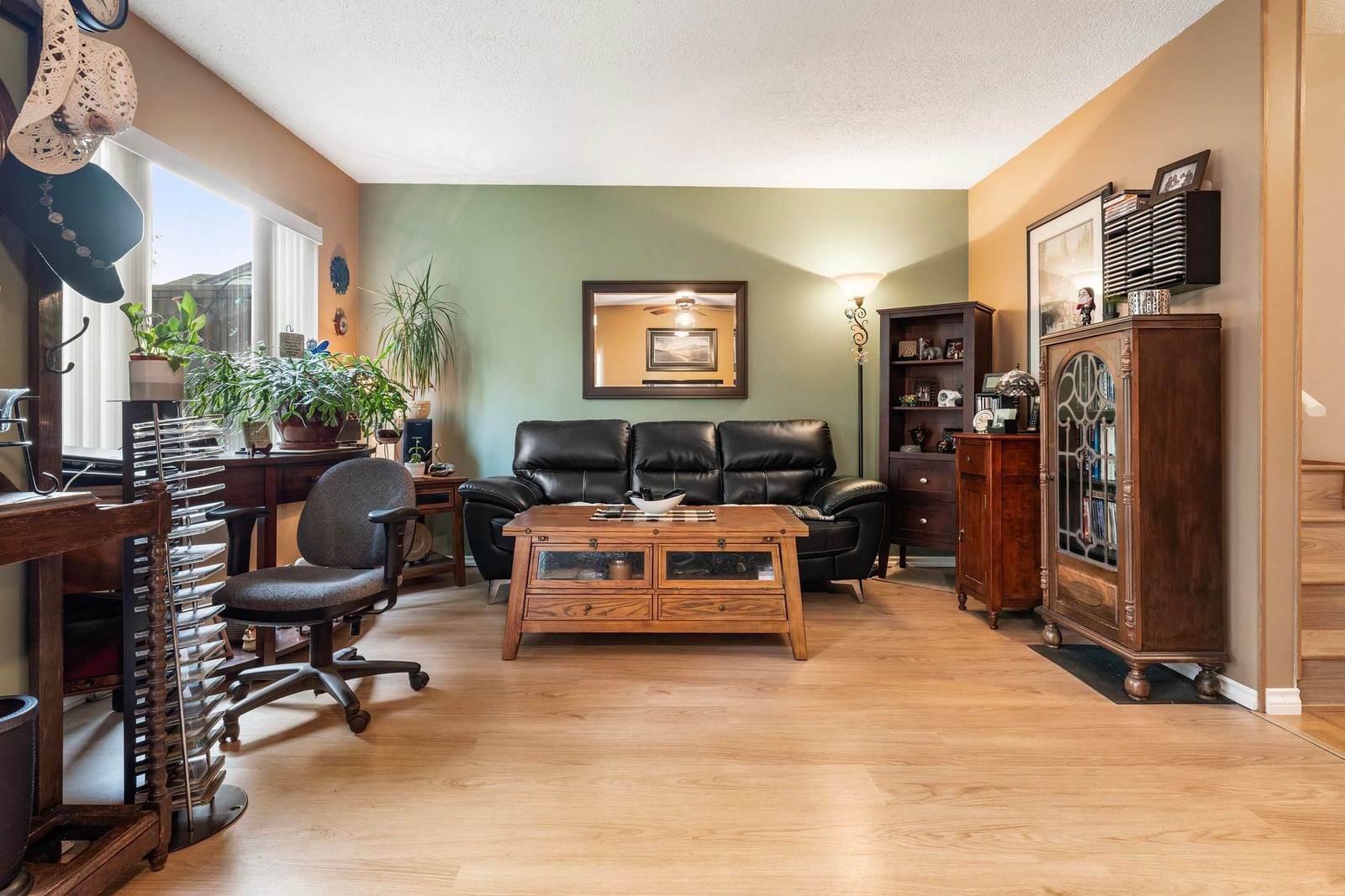 Listing Image 6