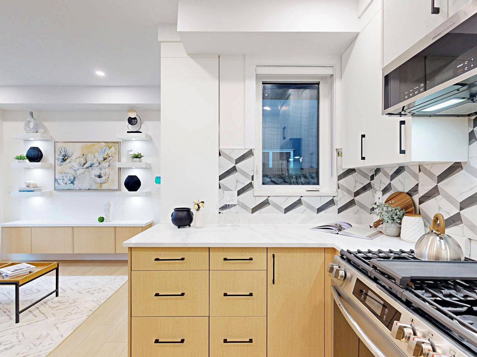Listing Image 10
